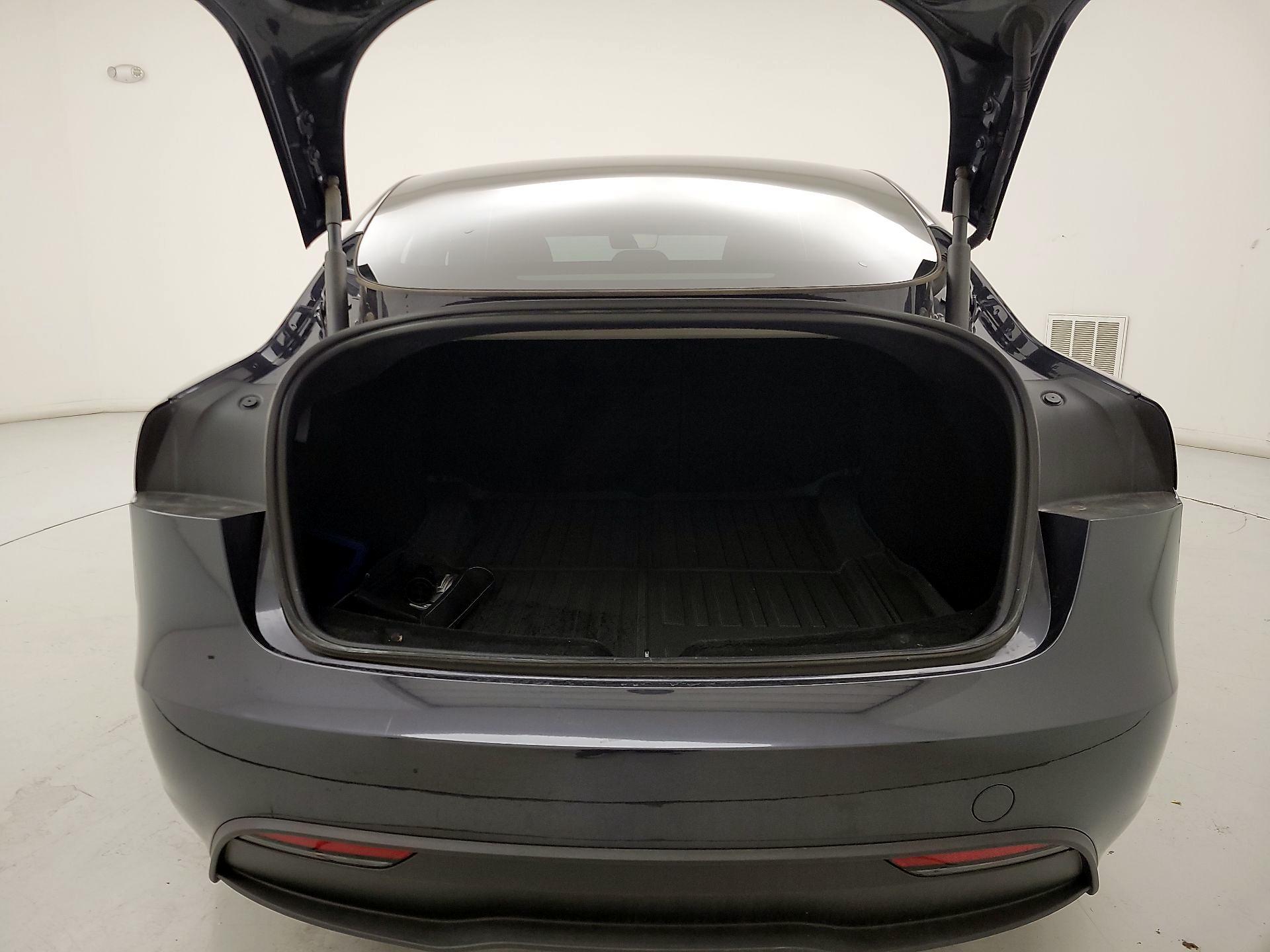 Thumbnail: 2025 Tesla Model 3 - 18