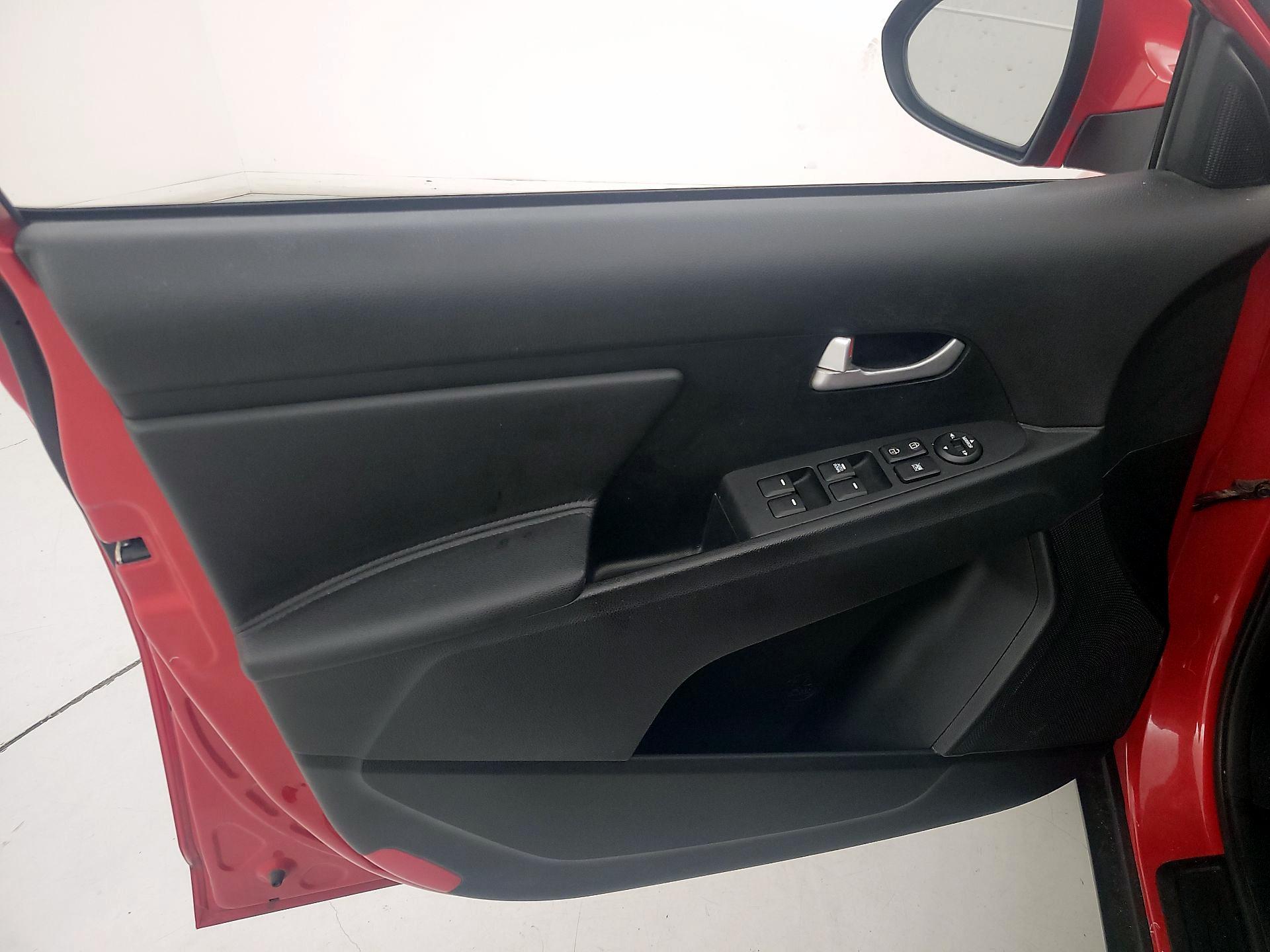 Thumbnail: 2015 Kia Sportage - 12