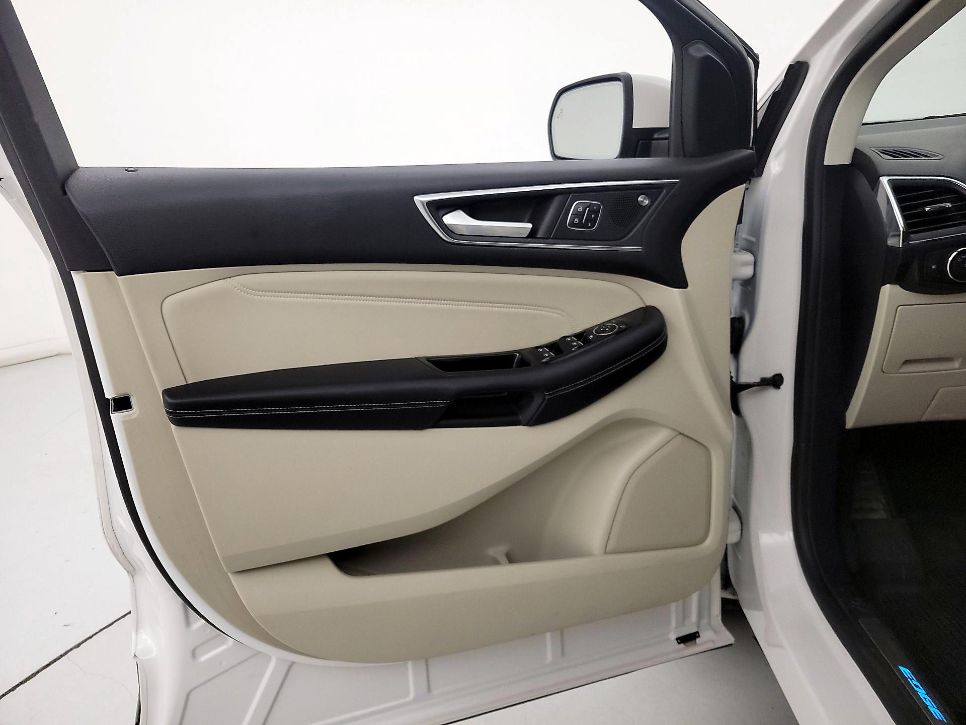 Thumbnail: 2019 Ford Edge - 10