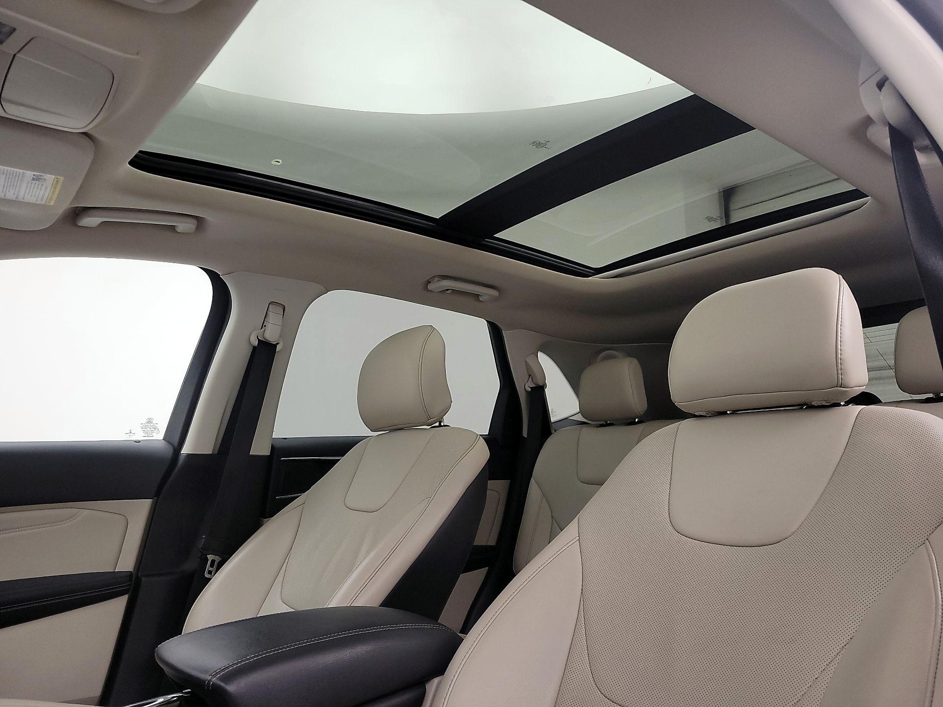 Thumbnail: 2019 Ford Edge - 18