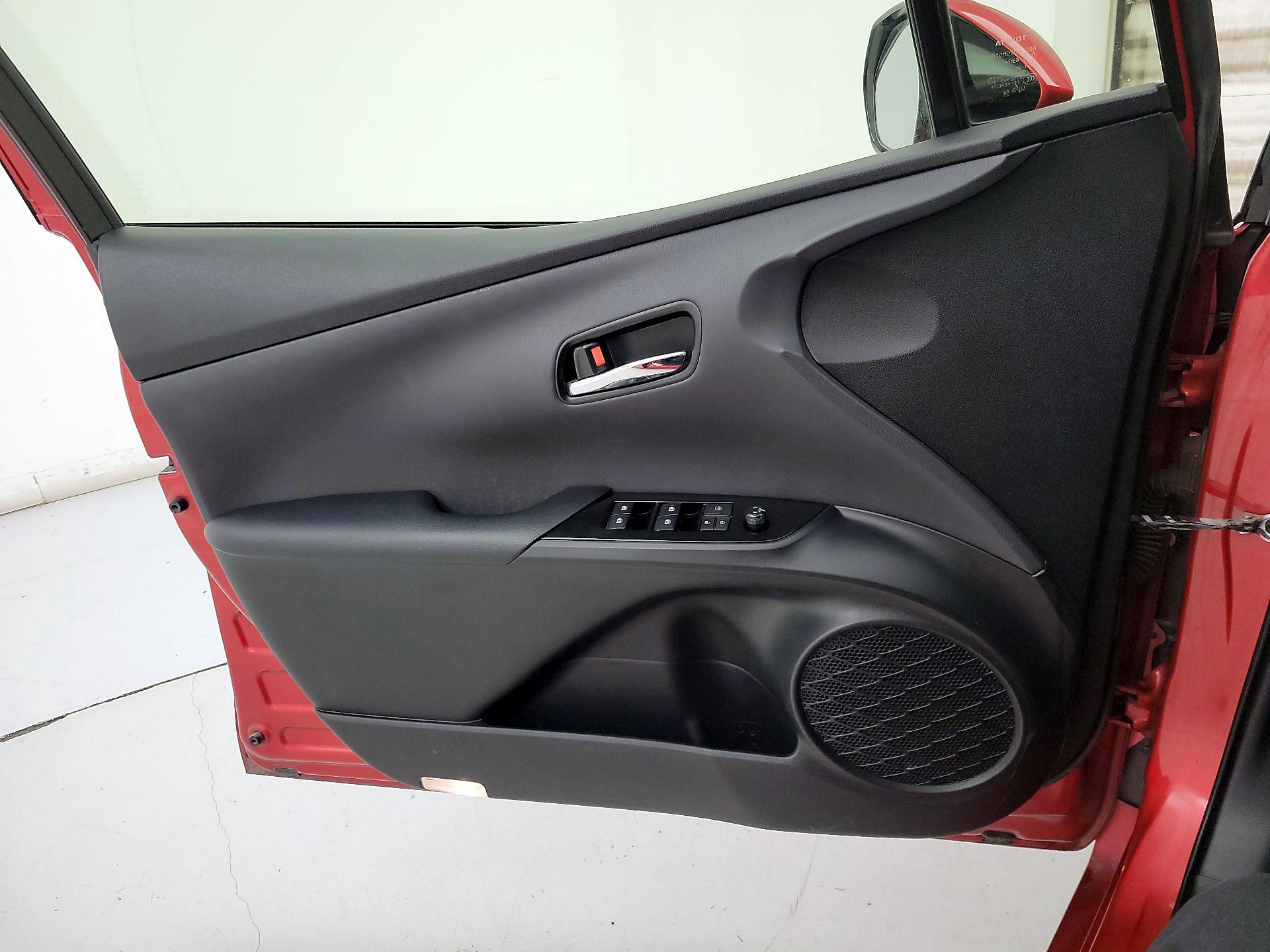 Thumbnail: 2018 Toyota Prius - 10