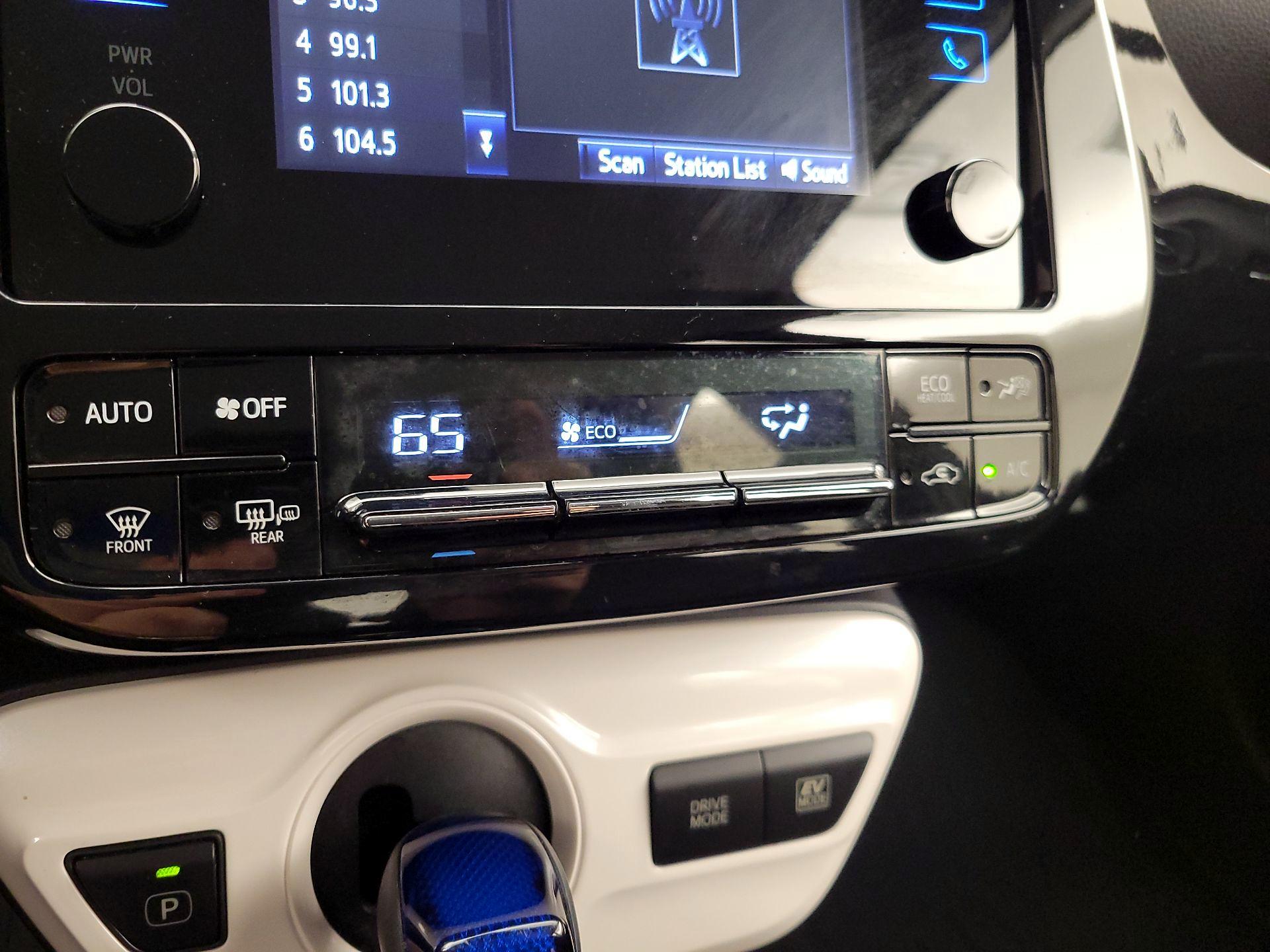 Thumbnail: 2018 Toyota Prius - 14