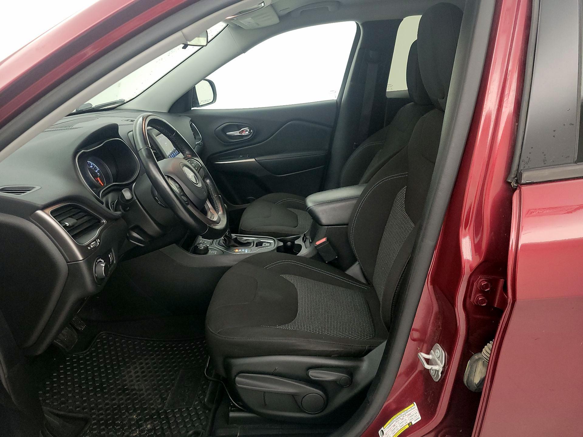 Thumbnail: 2020 Jeep Cherokee - 11