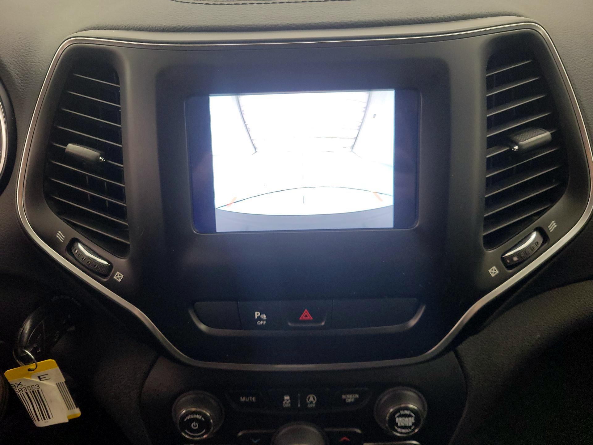 Thumbnail: 2020 Jeep Cherokee - 14