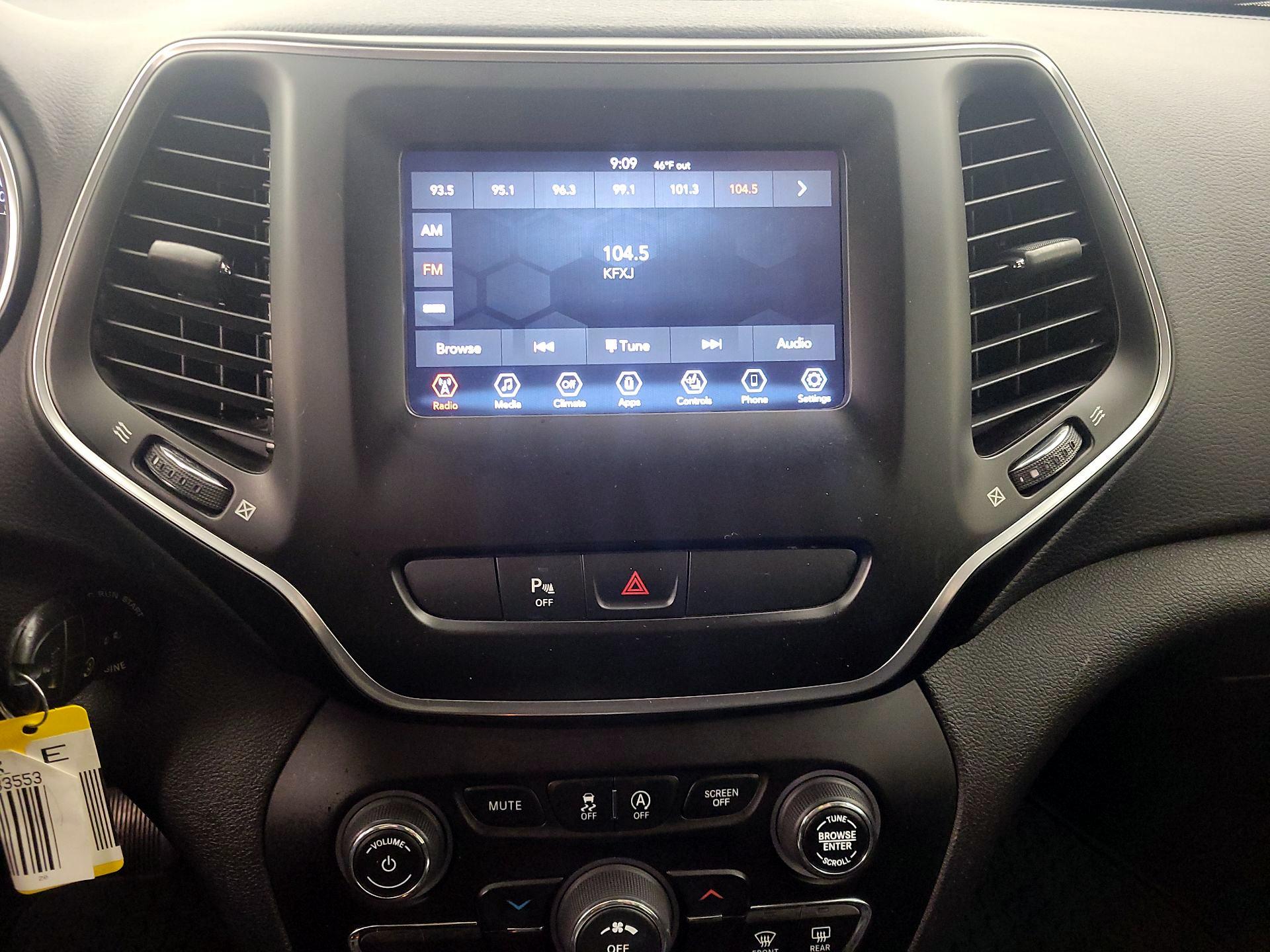 Thumbnail: 2020 Jeep Cherokee - 15