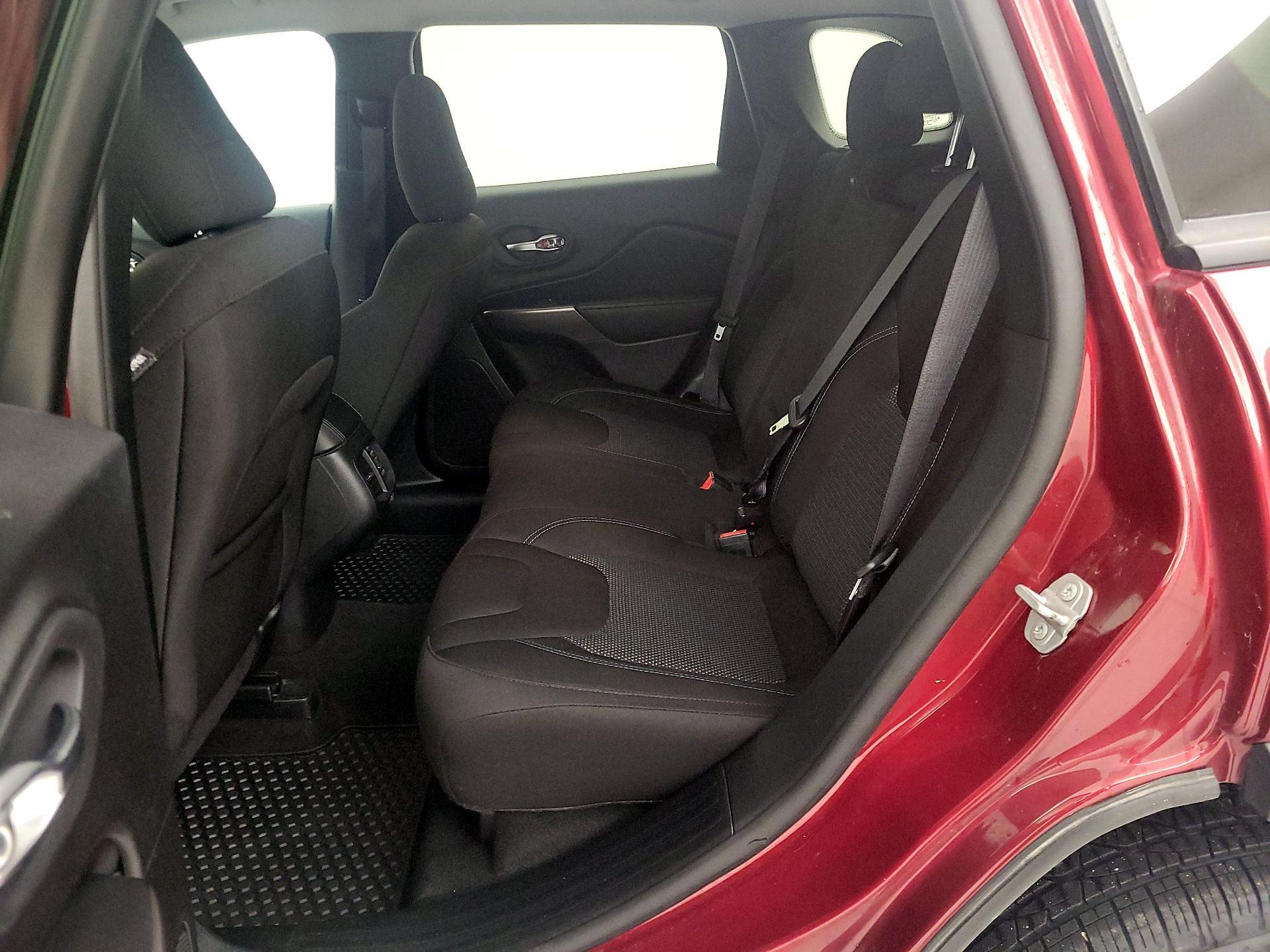 Thumbnail: 2020 Jeep Cherokee - 19