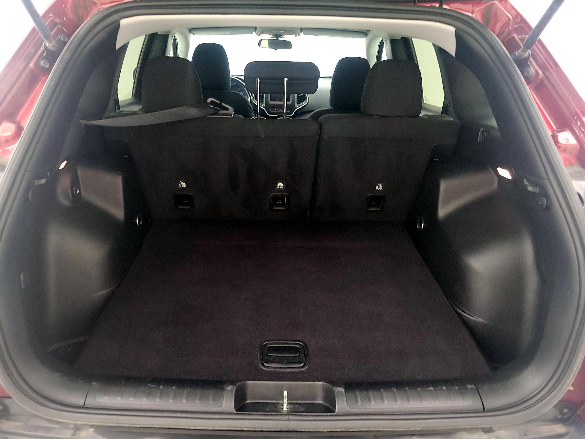 Thumbnail: 2020 Jeep Cherokee - 20