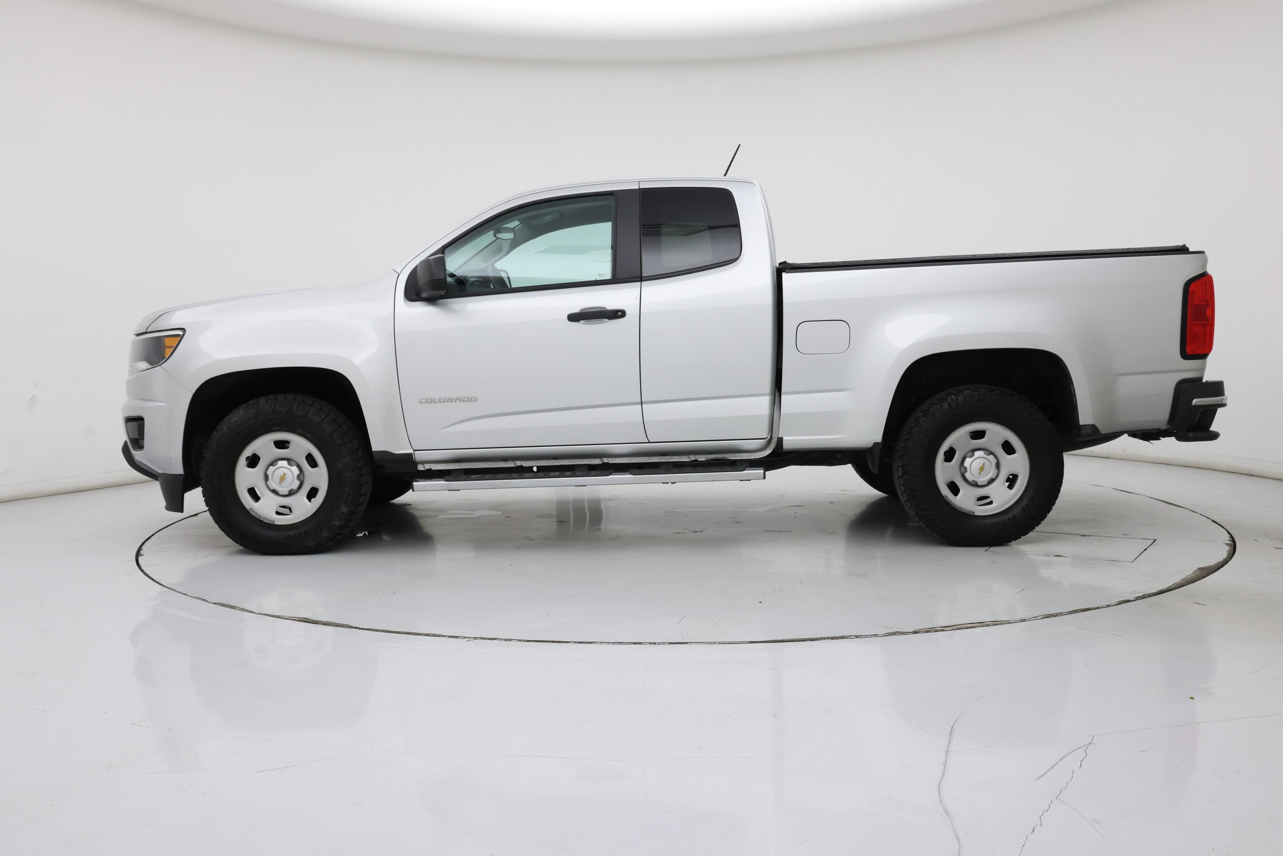 Thumbnail: 2017 Chevrolet Colorado - 3