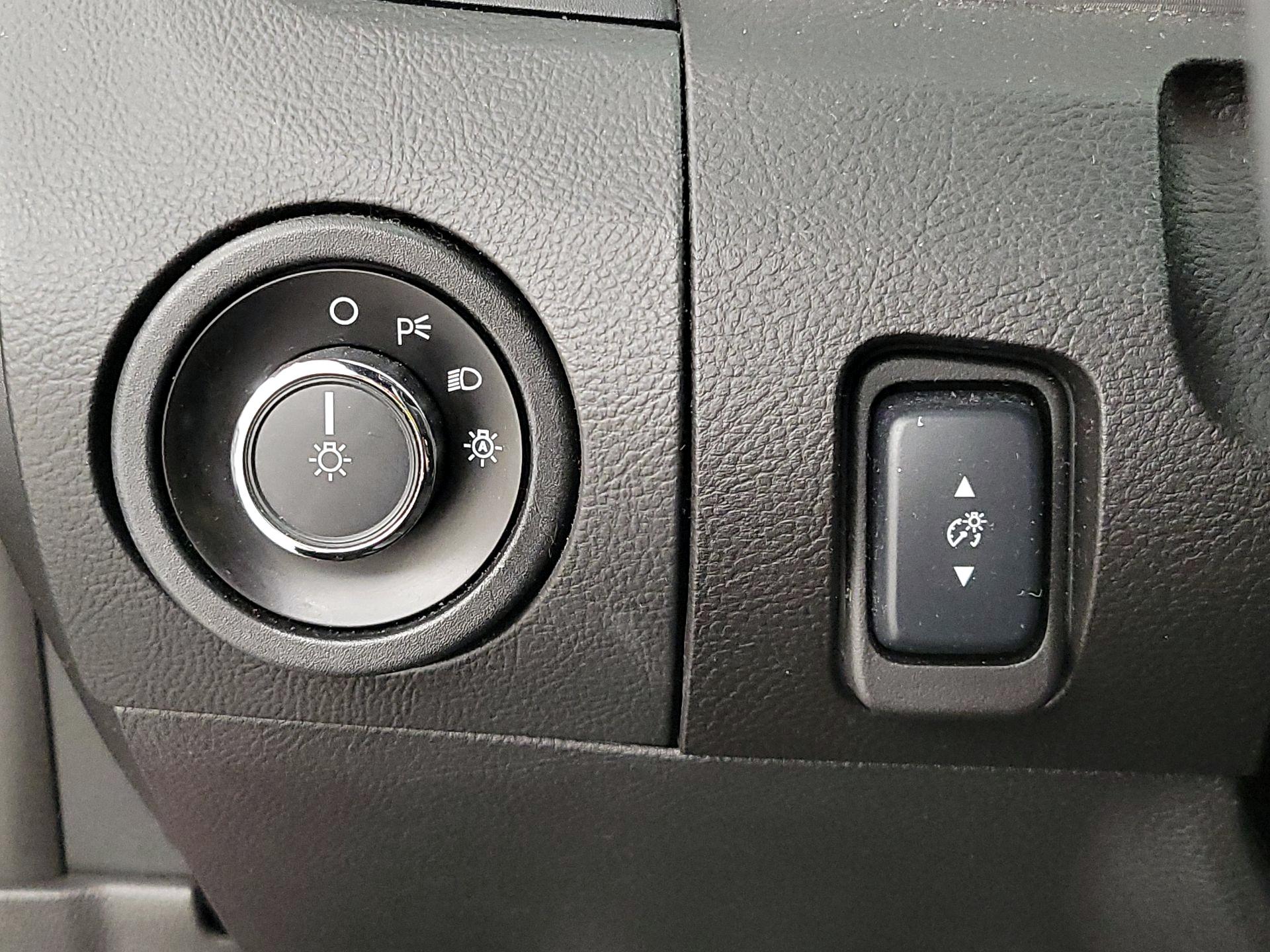 Thumbnail: 2014 Ford Taurus - 13