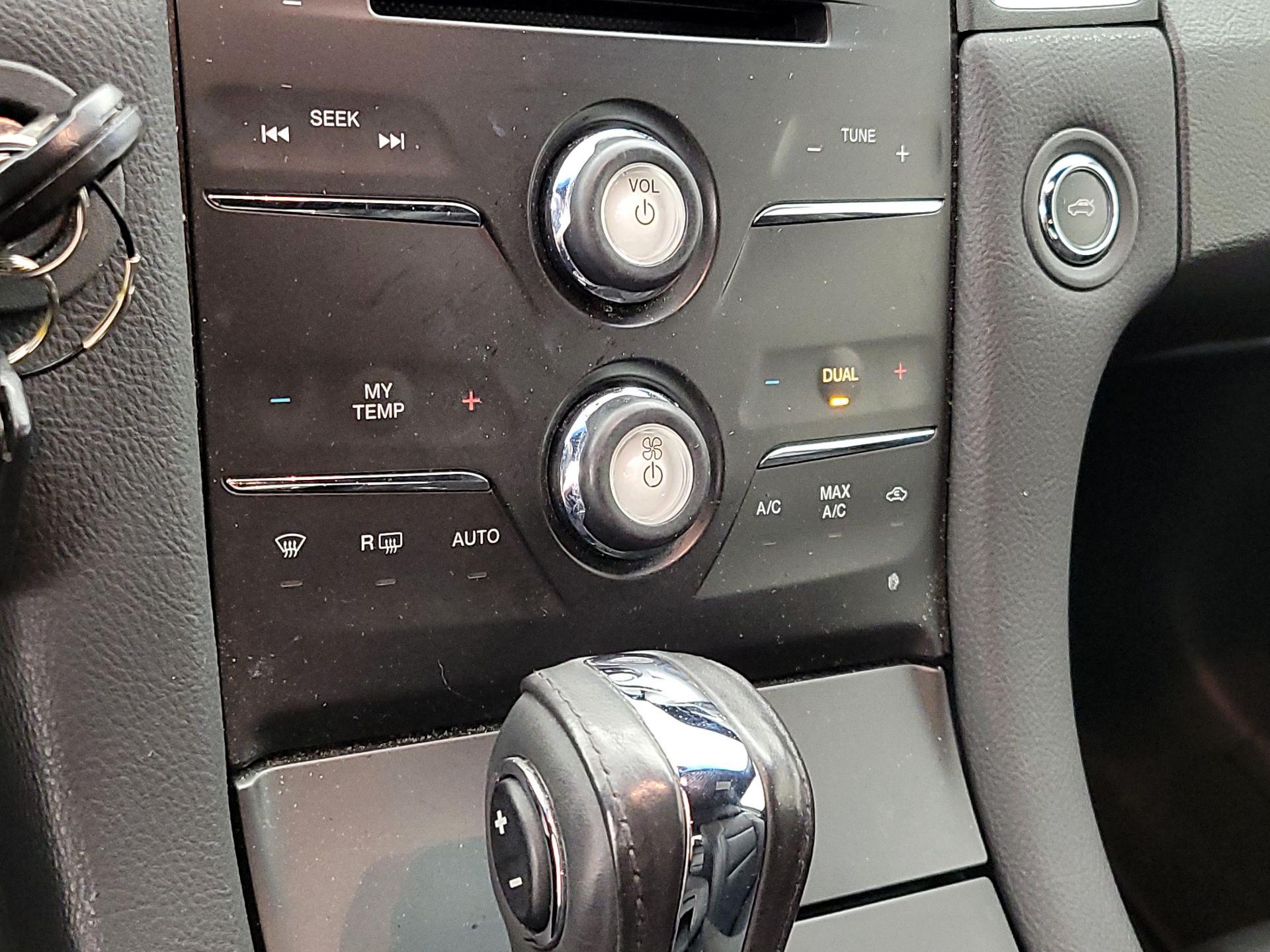 Thumbnail: 2014 Ford Taurus - 17