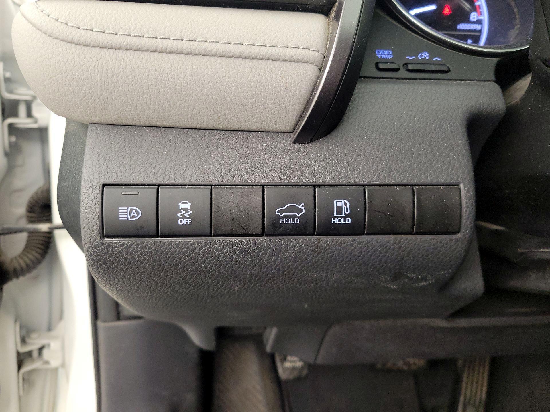 Thumbnail: 2019 Toyota Camry - 13