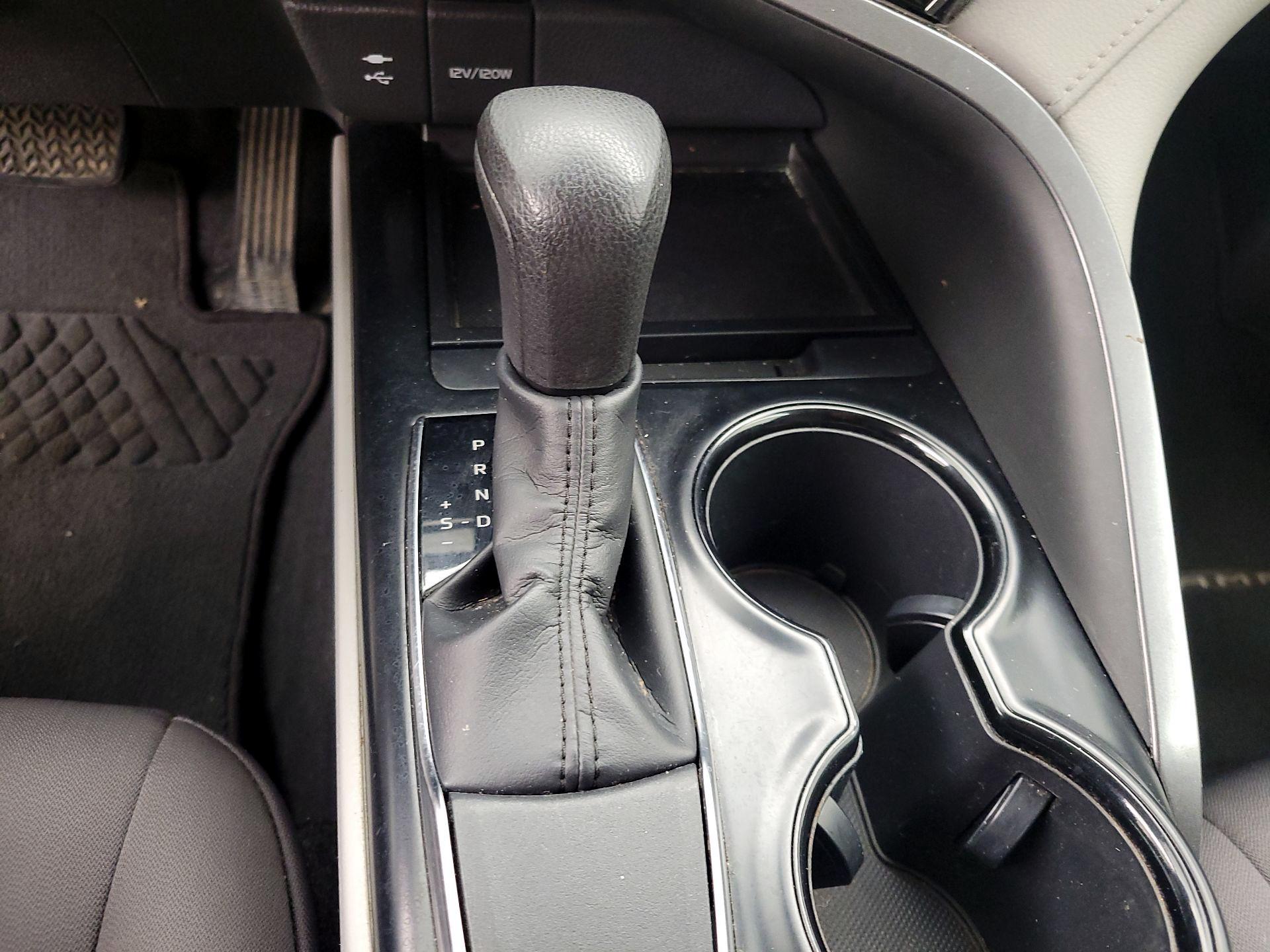 Thumbnail: 2019 Toyota Camry - 17