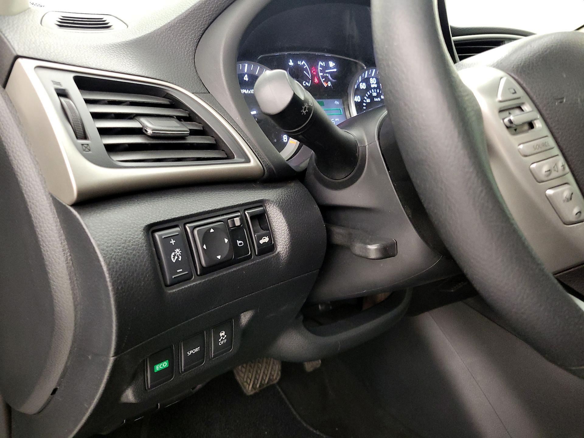 Thumbnail: 2014 Nissan Sentra - 13