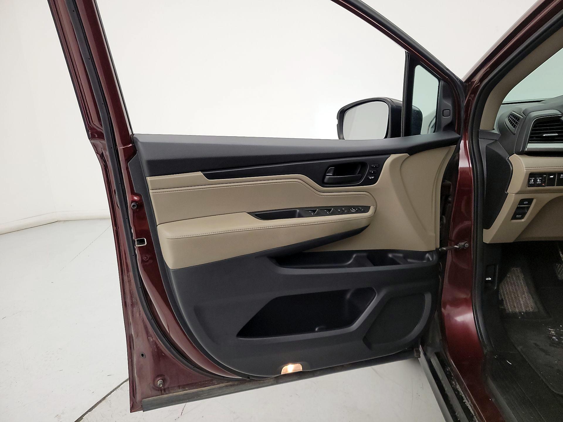 Thumbnail: 2018 Honda Odyssey - 12