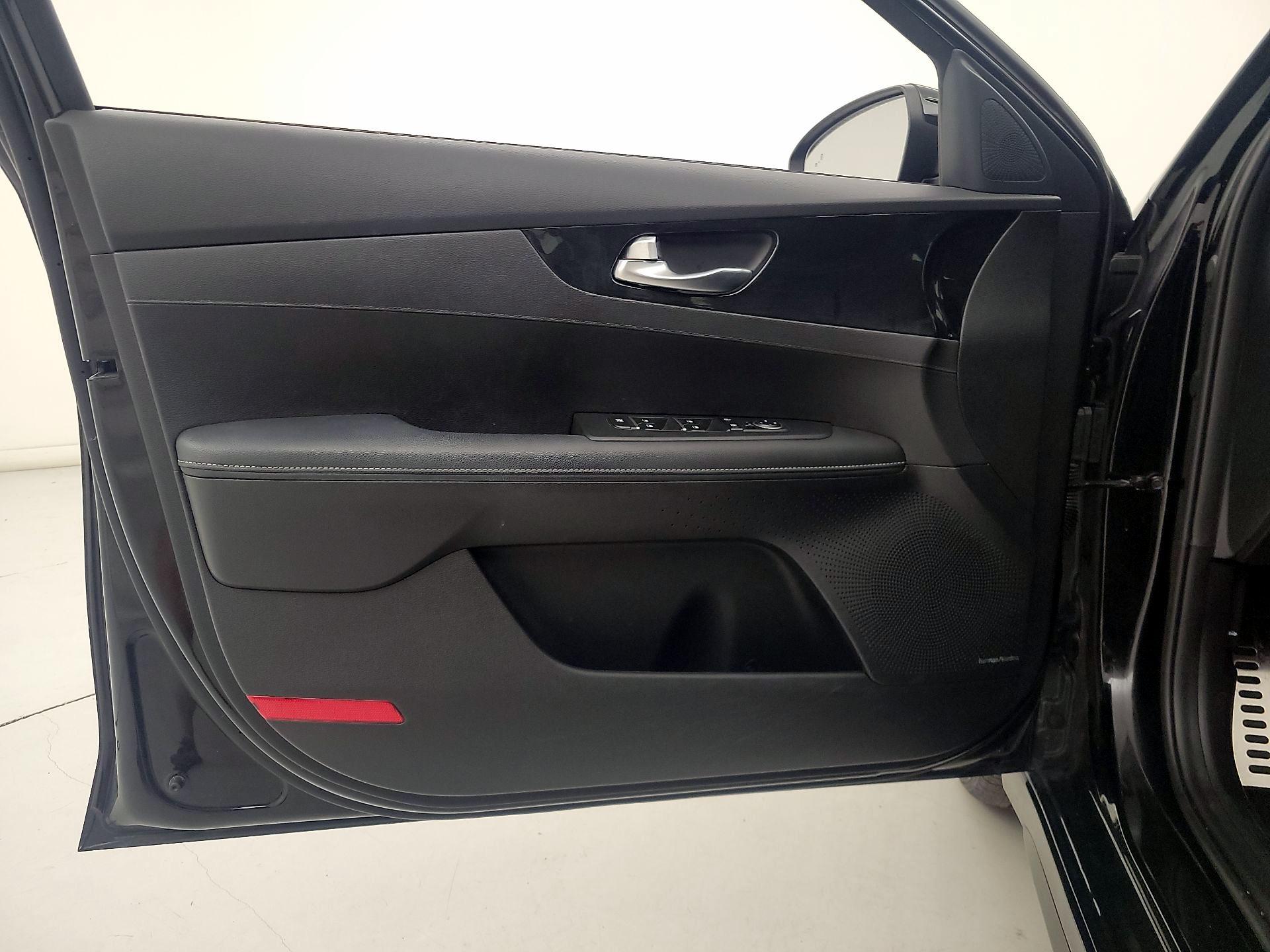 Thumbnail: 2023 Kia Forte - 12