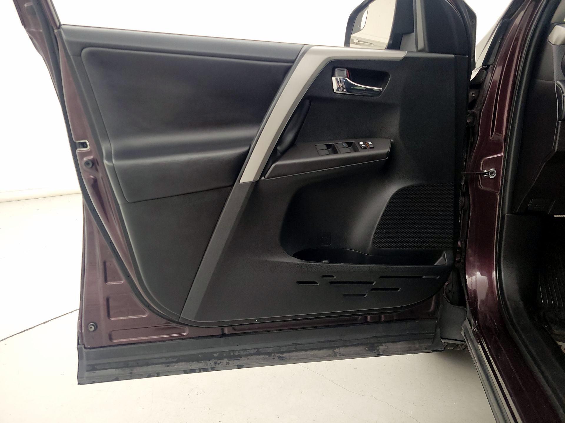 Thumbnail: 2018 Toyota RAV4 - 12