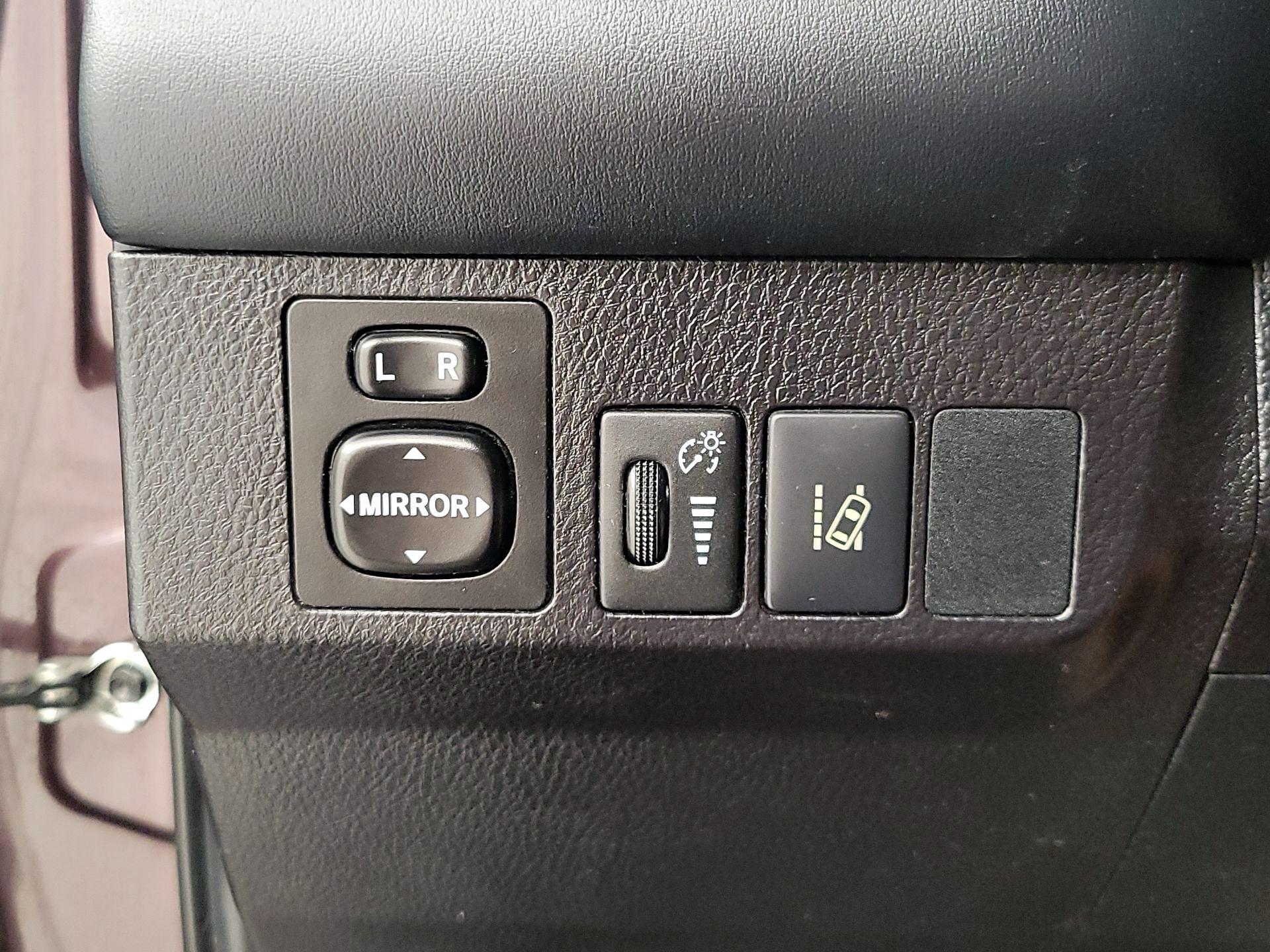 Thumbnail: 2018 Toyota RAV4 - 13