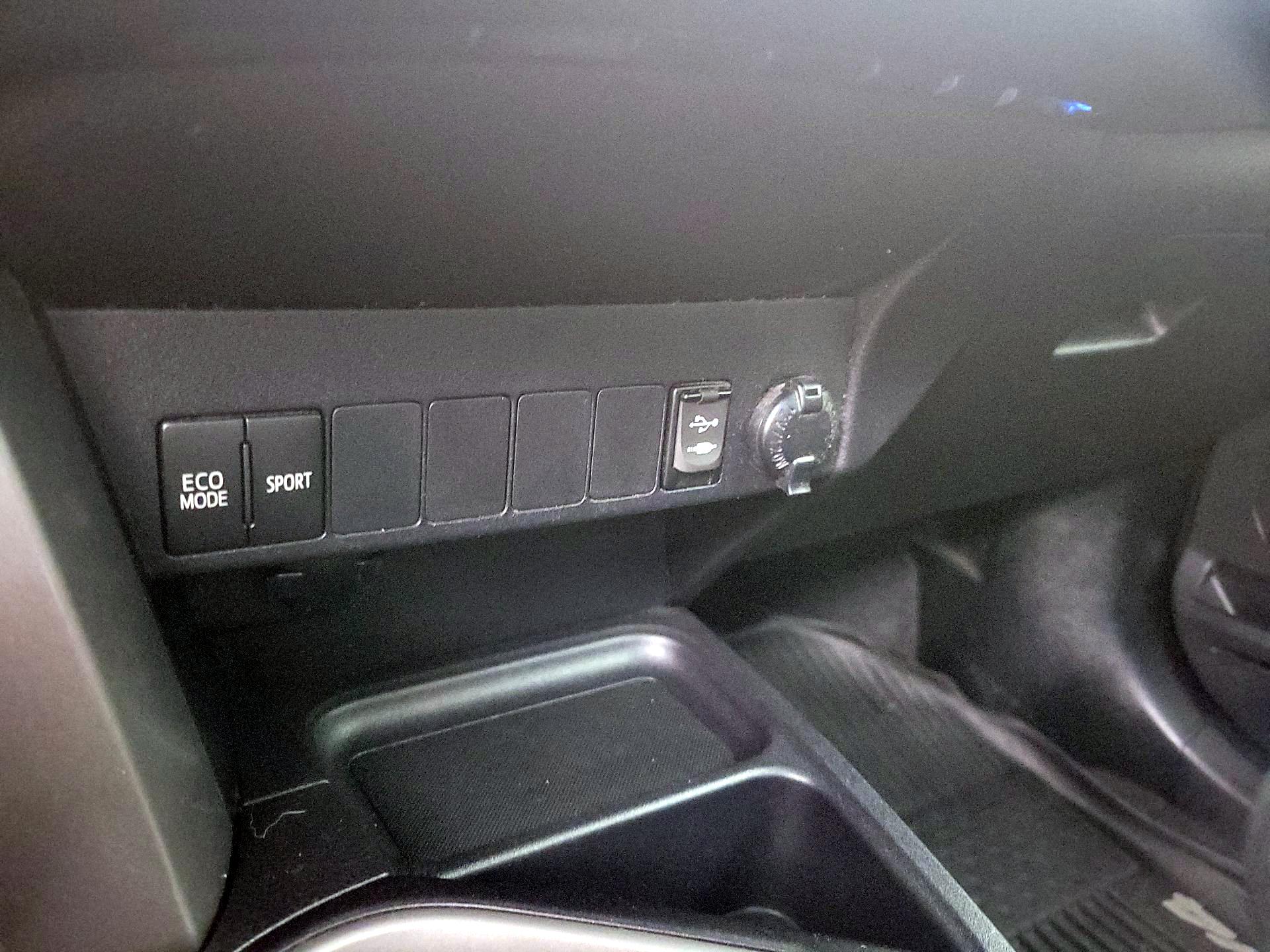 Thumbnail: 2018 Toyota RAV4 - 18