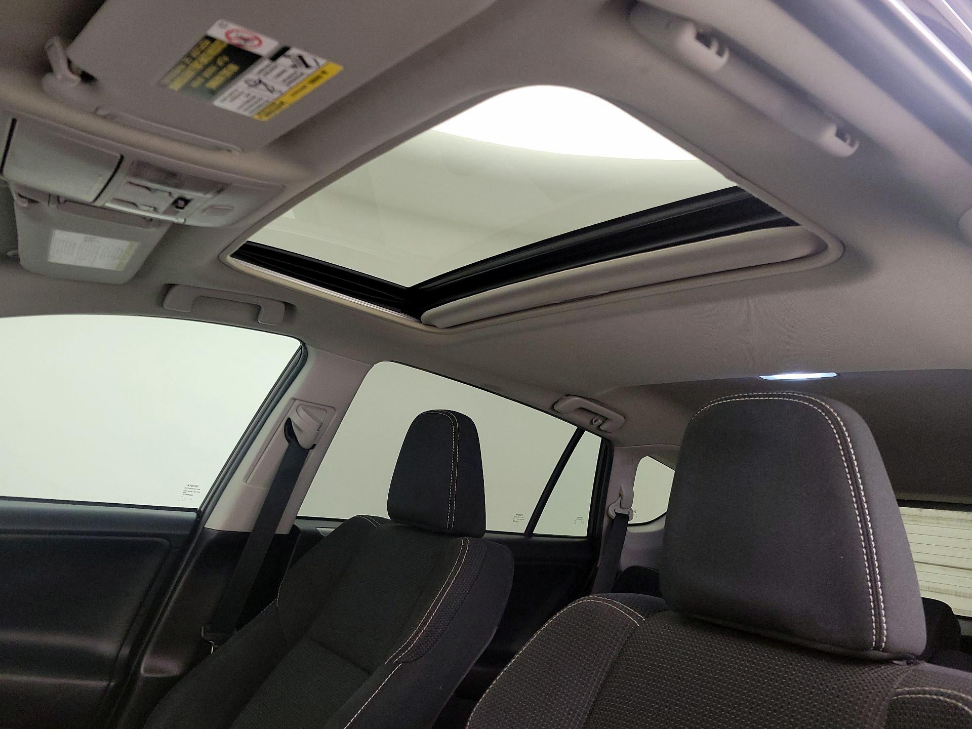 Thumbnail: 2018 Toyota RAV4 - 19