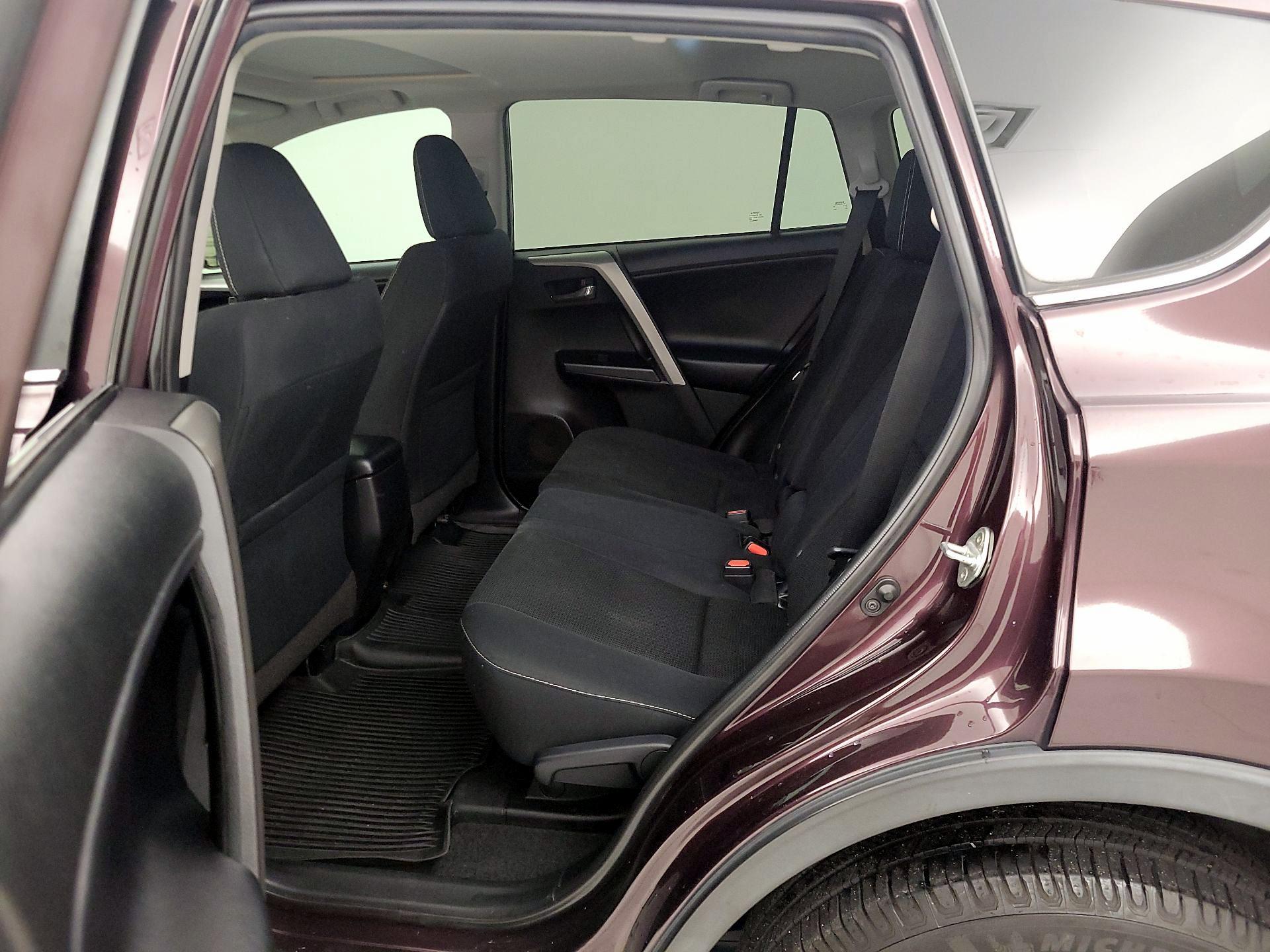 Thumbnail: 2018 Toyota RAV4 - 20