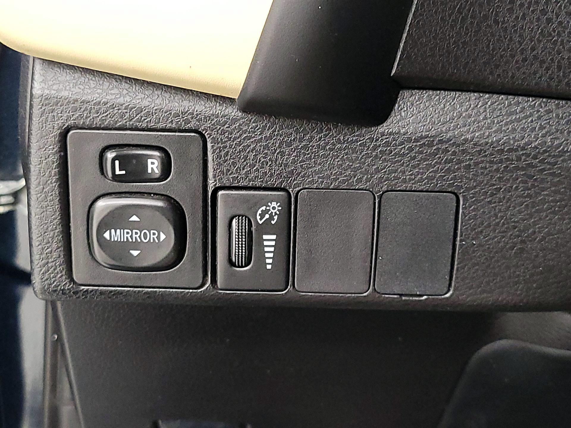 Thumbnail: 2017 Toyota Corolla - 13