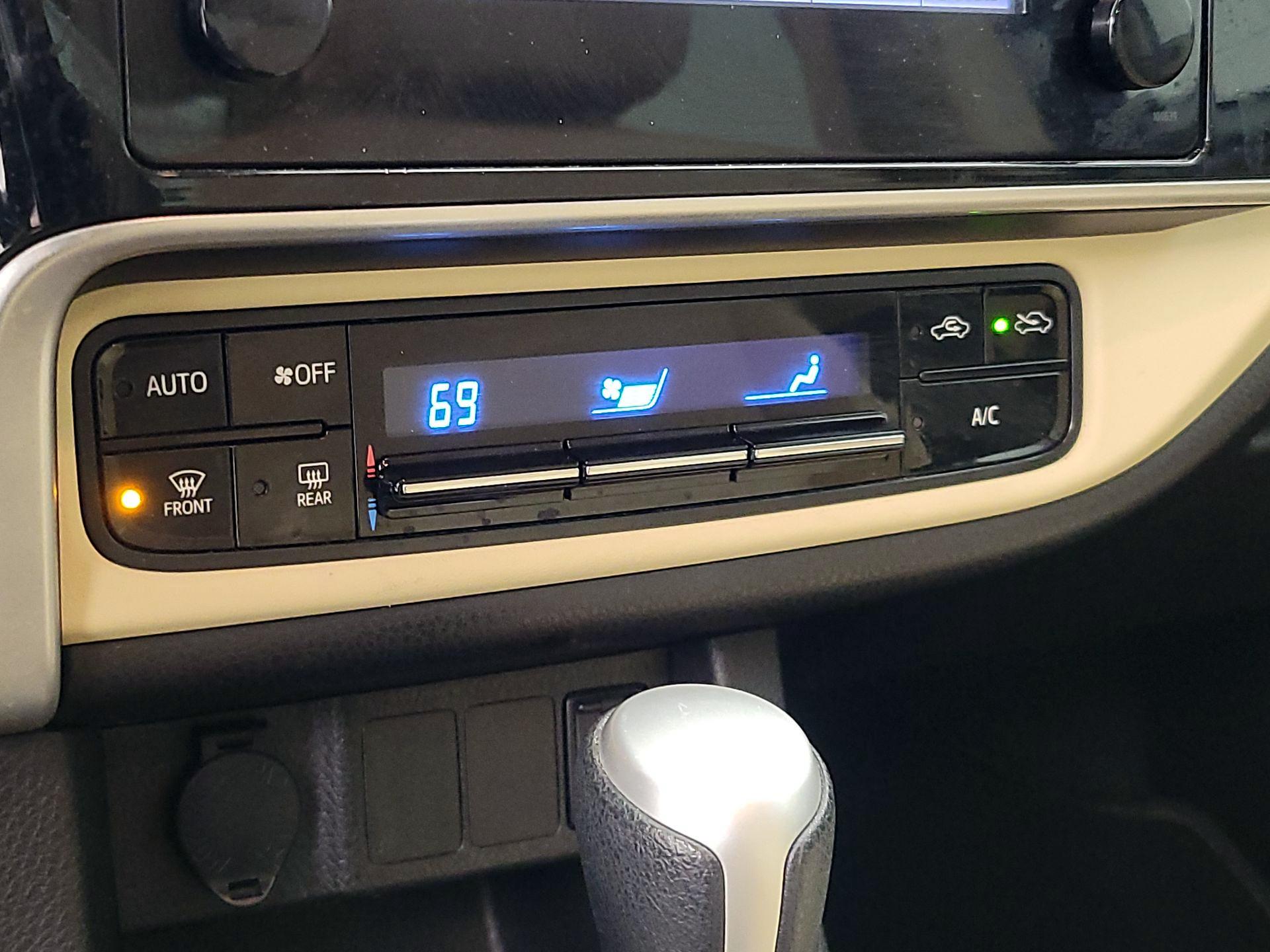 Thumbnail: 2017 Toyota Corolla - 16