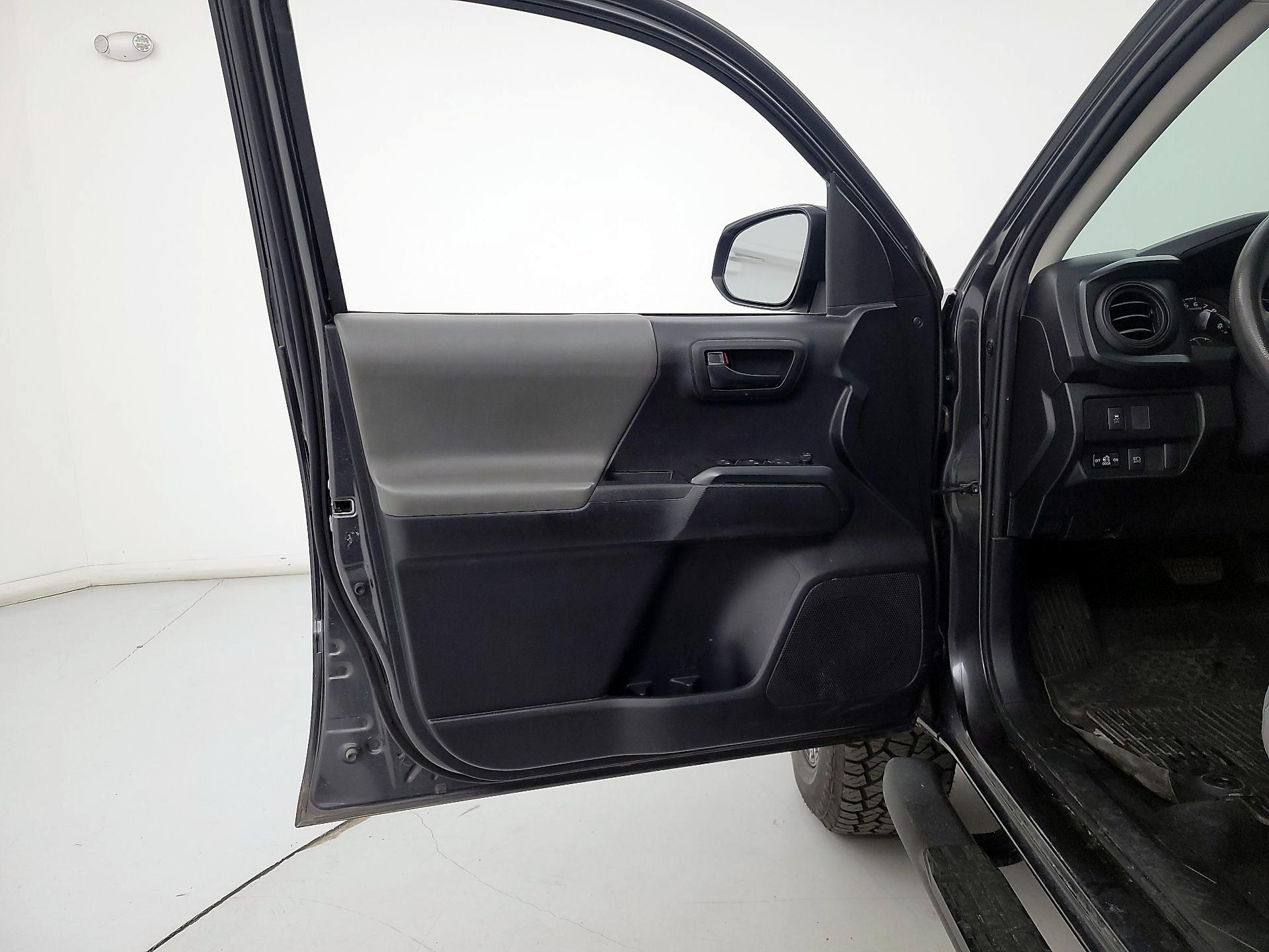 Thumbnail: 2020 Toyota Tacoma - 12