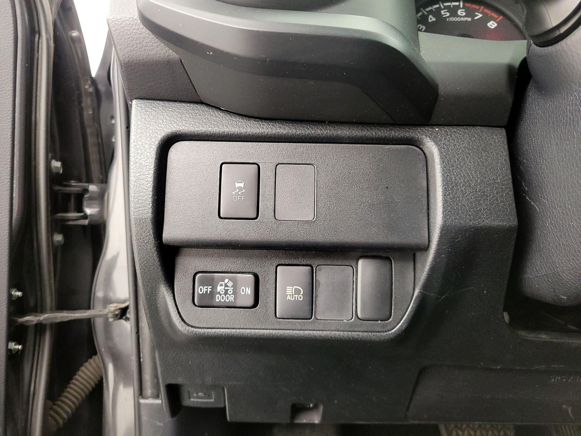 Thumbnail: 2020 Toyota Tacoma - 13