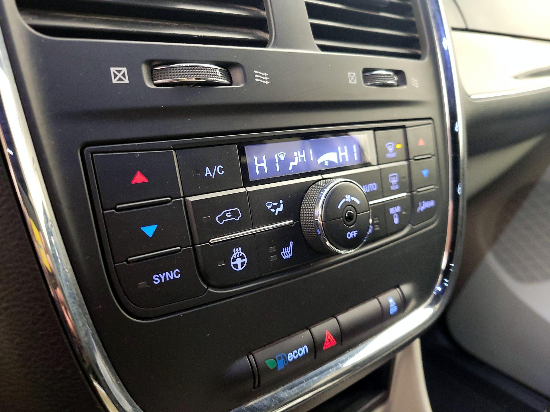 Thumbnail: 2015 Dodge Grand Caravan - 16