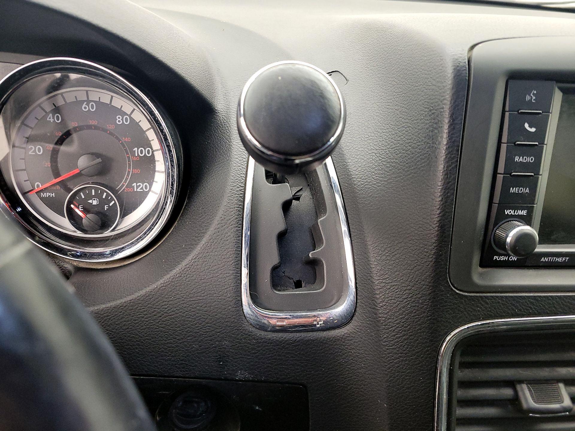 Thumbnail: 2015 Dodge Grand Caravan - 17