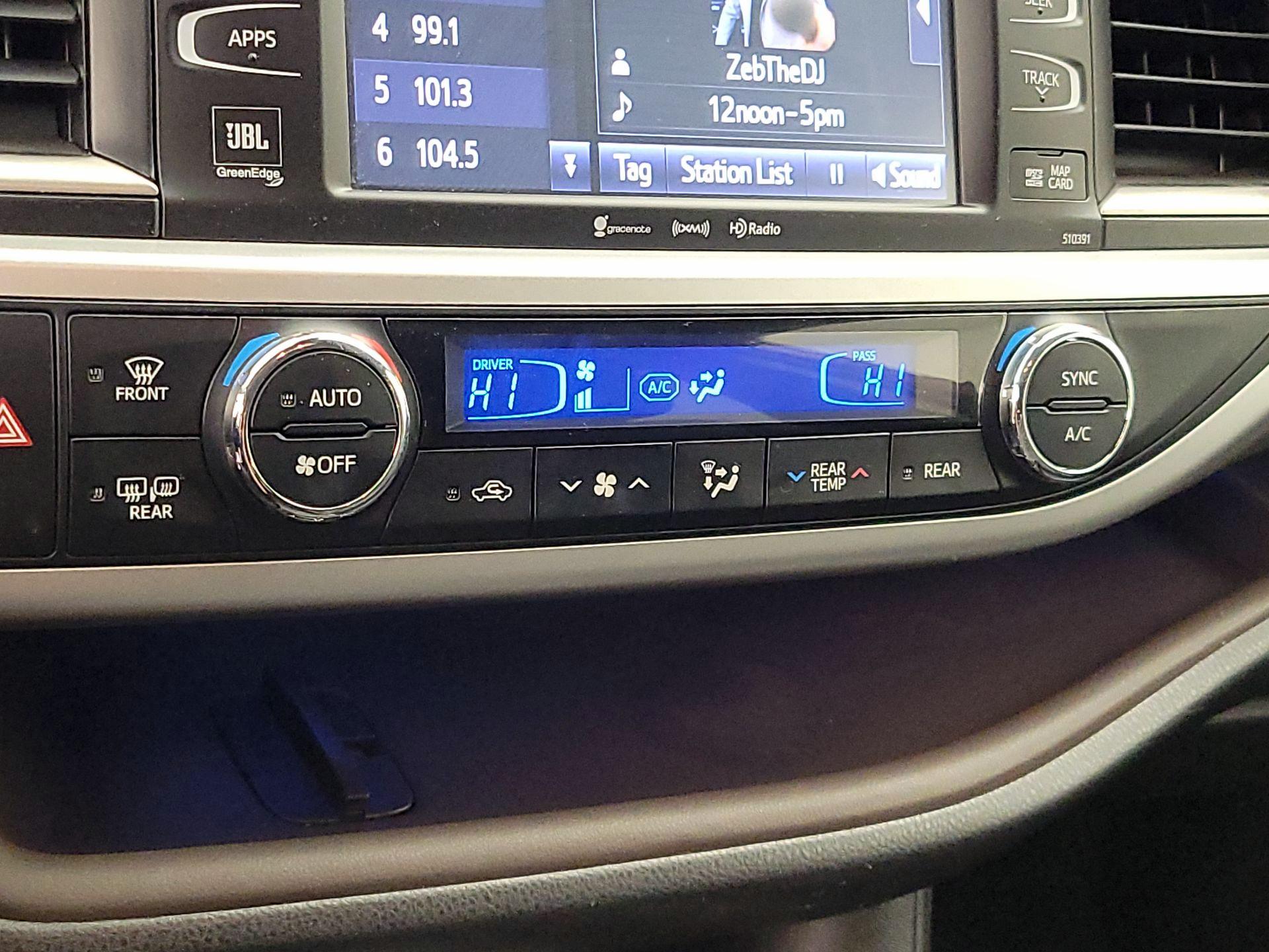 Thumbnail: 2019 Toyota Highlander - 16