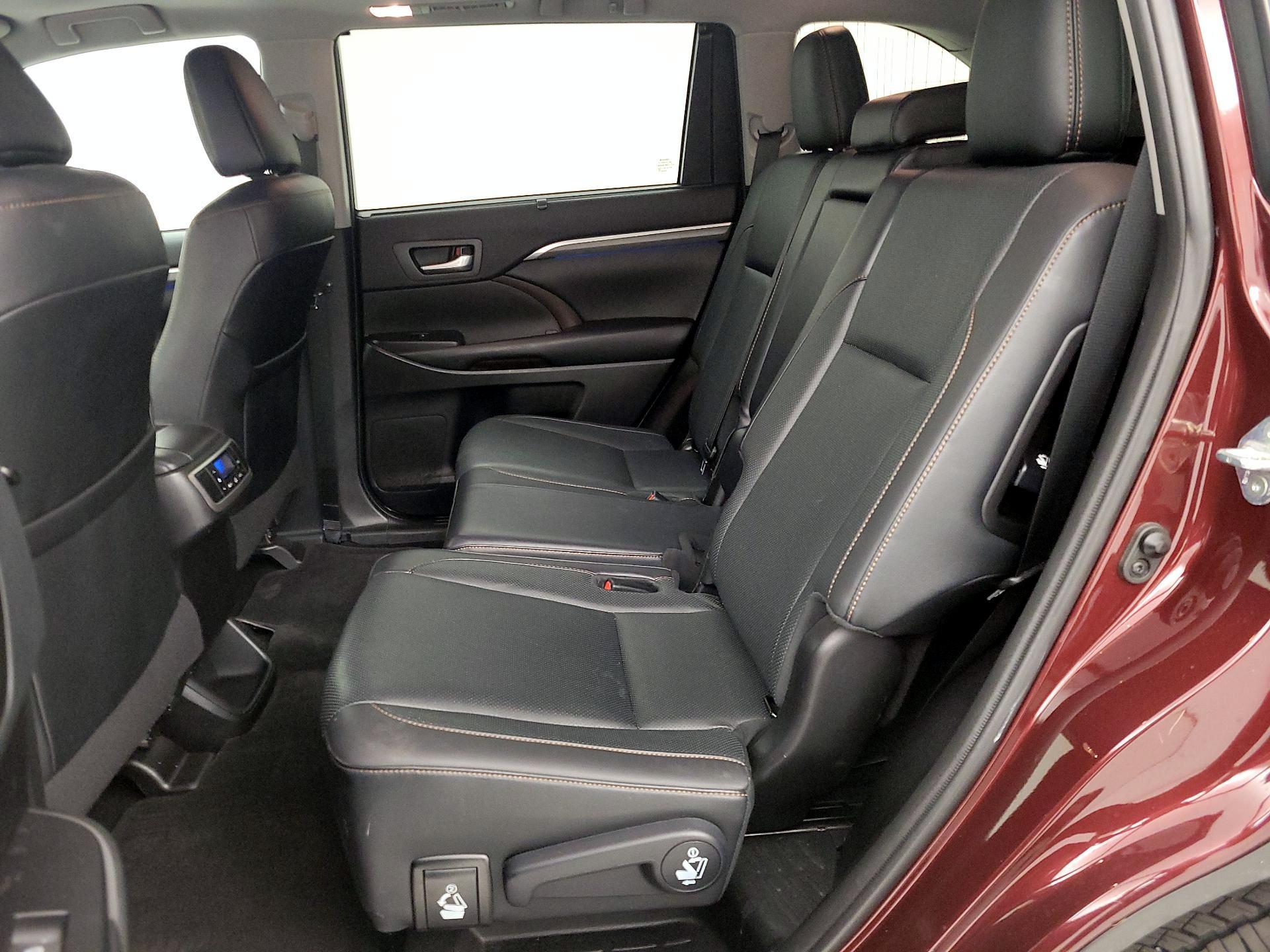 Thumbnail: 2019 Toyota Highlander - 20