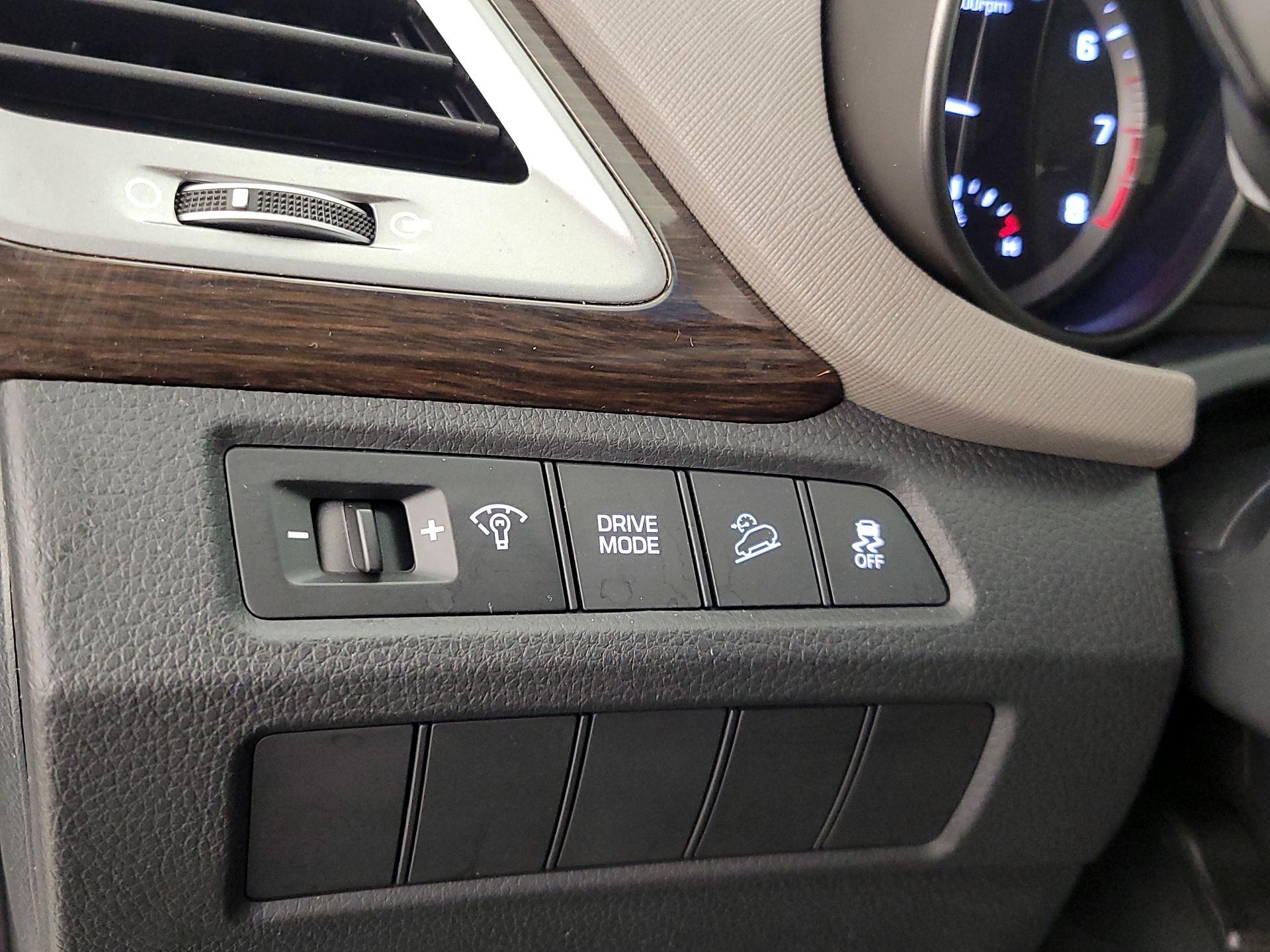 Thumbnail: 2017 Hyundai Santa Fe - 13