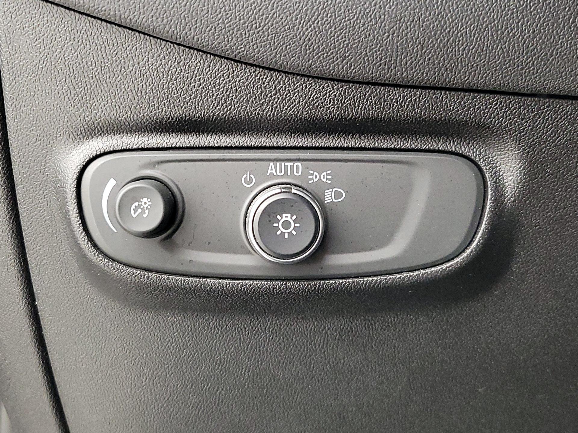 Thumbnail: 2018 Chevrolet Equinox - 13