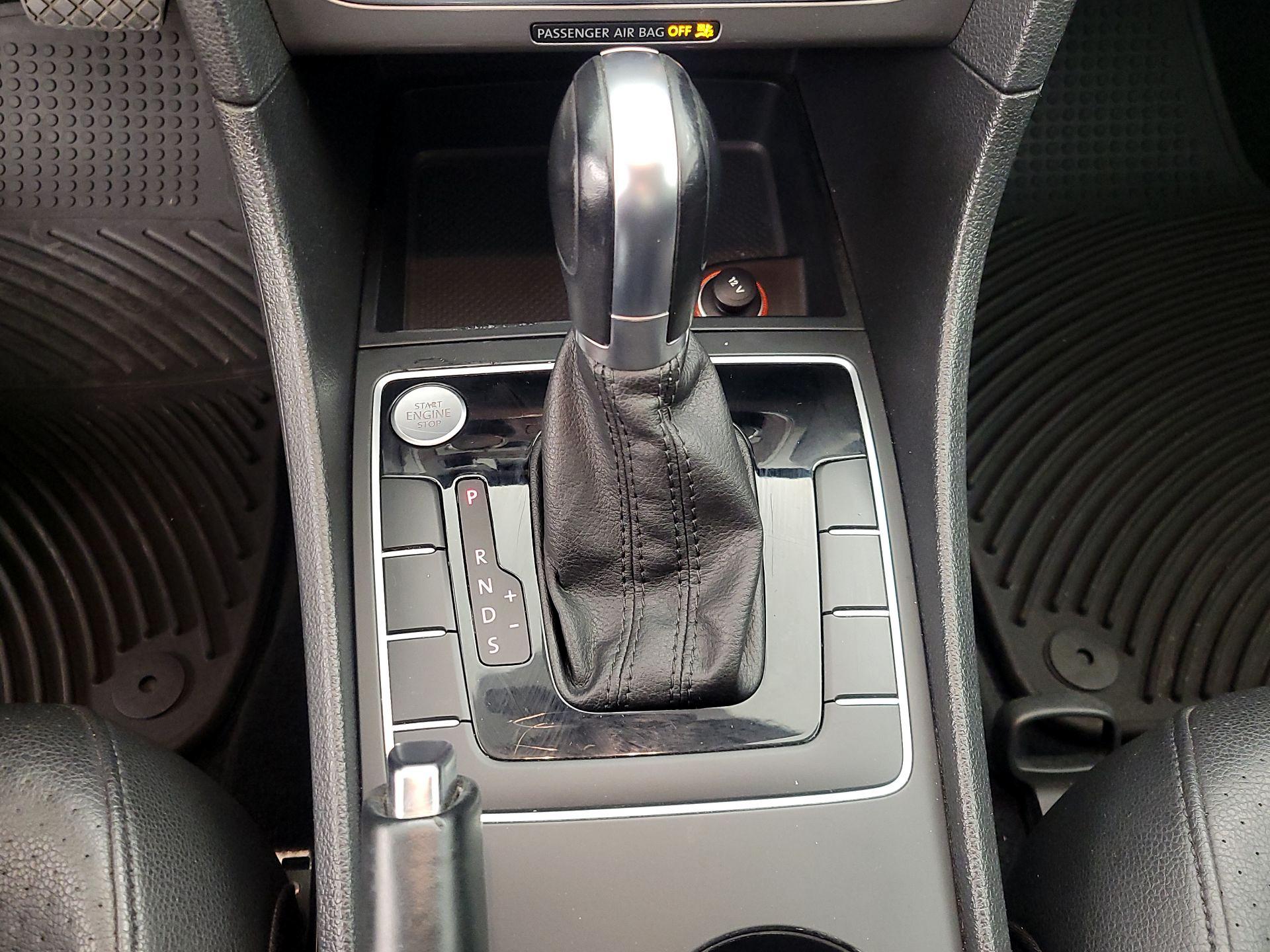 Thumbnail: 2015 Volkswagen Passat - 17