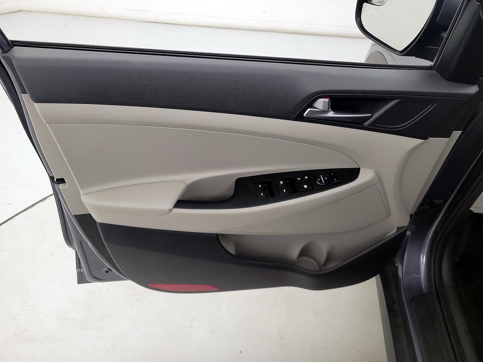 Thumbnail: 2016 Hyundai Tucson - 12