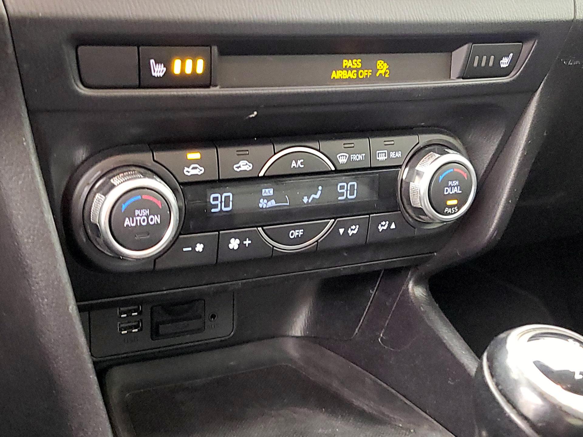 Thumbnail: 2017 Mazda Mazda3 - 16