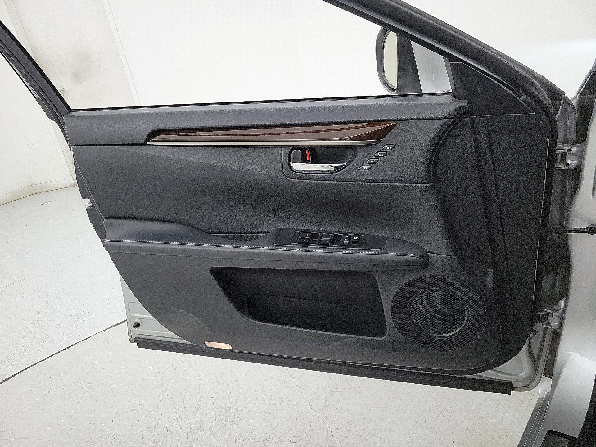 Thumbnail: 2014 Lexus ES - 12