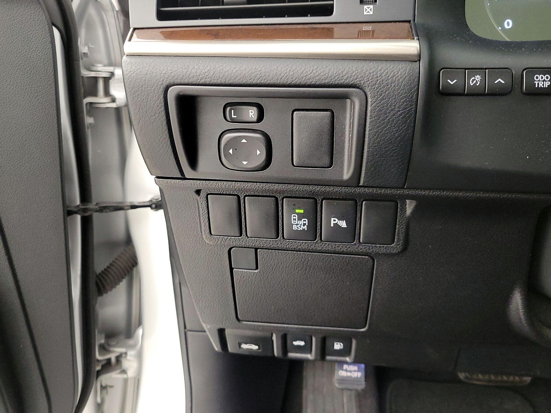 Thumbnail: 2014 Lexus ES - 13