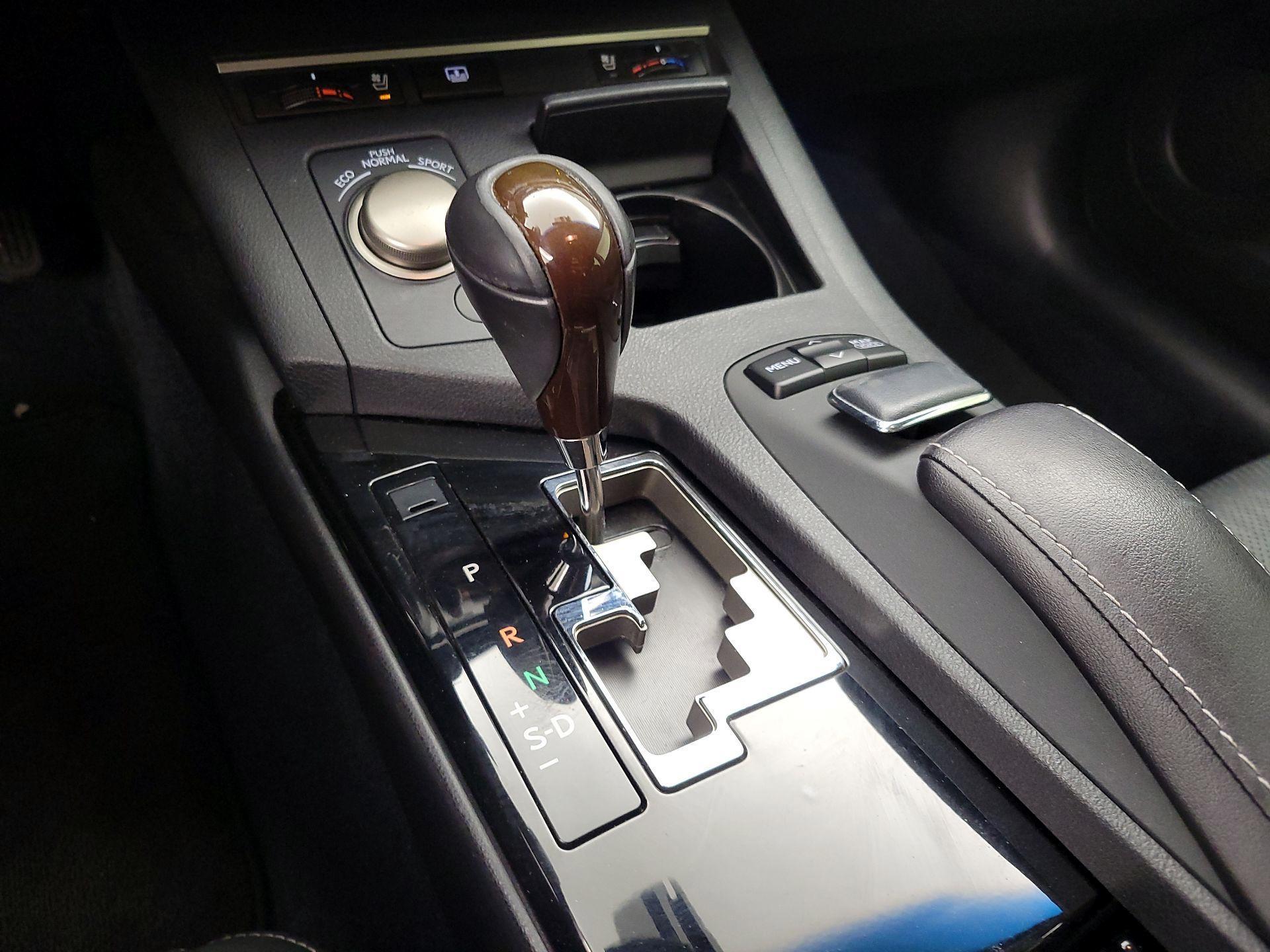 Thumbnail: 2014 Lexus ES - 18