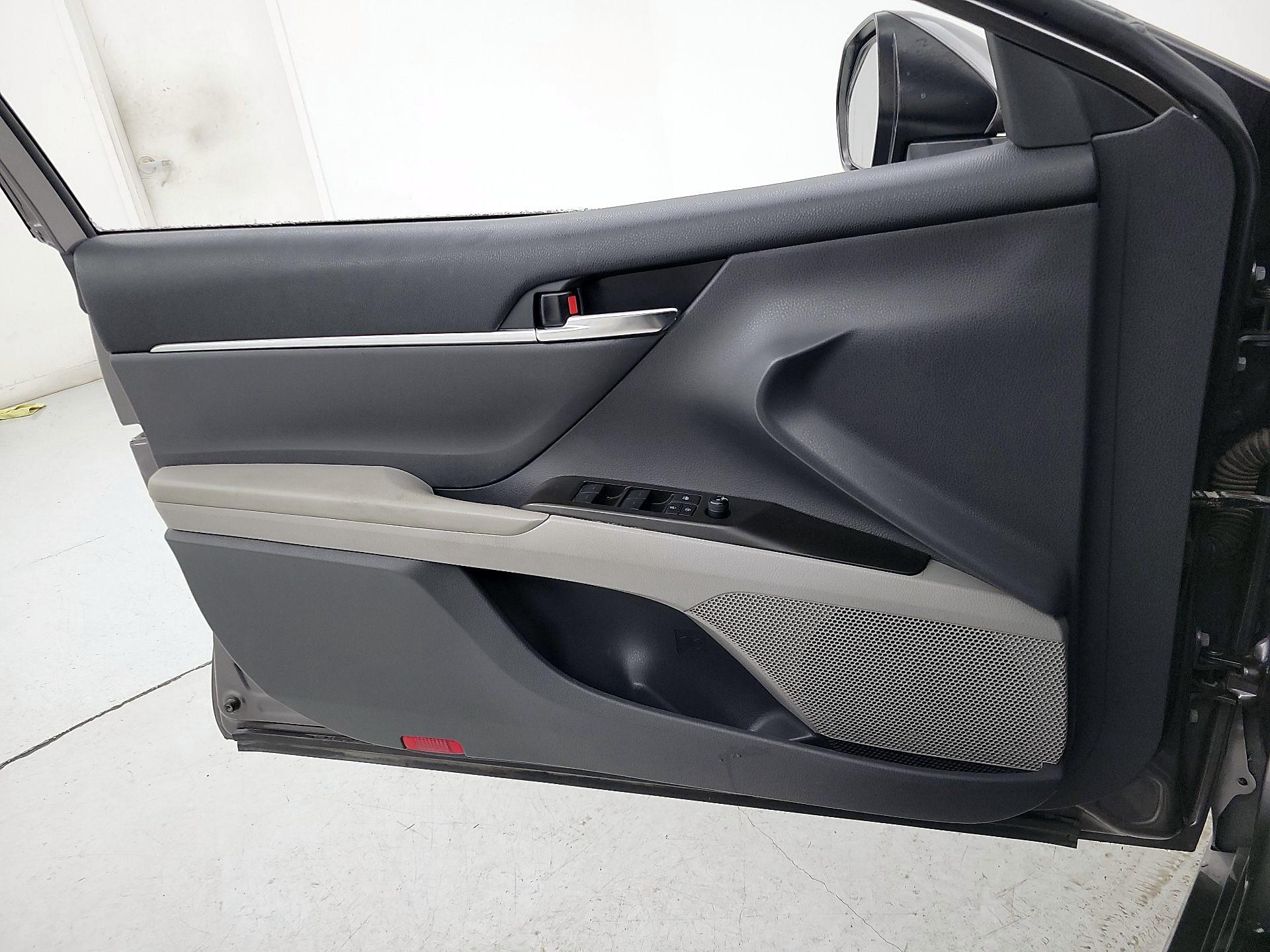 Thumbnail: 2021 Toyota Camry - 12