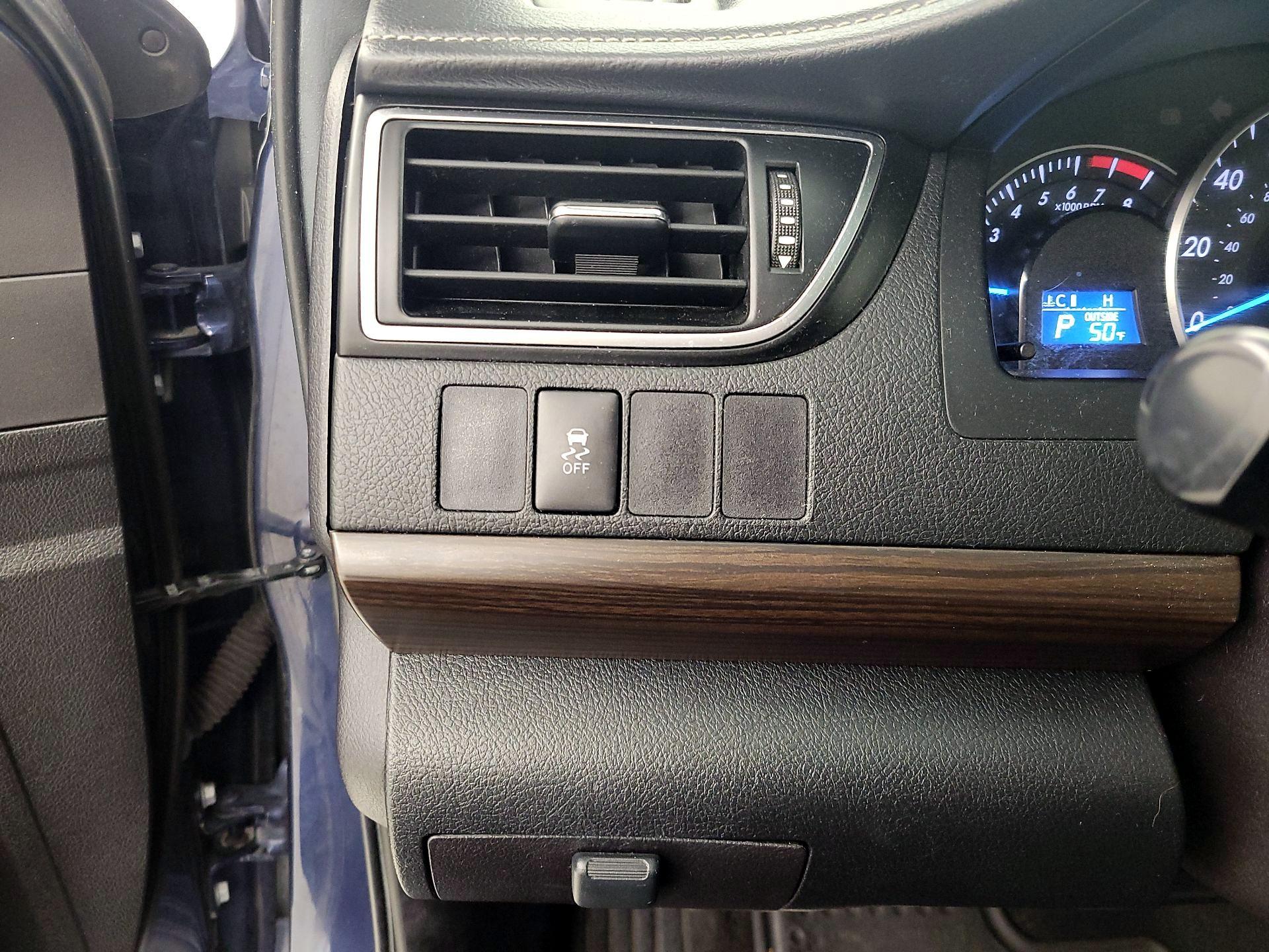 Thumbnail: 2015 Toyota Camry - 13