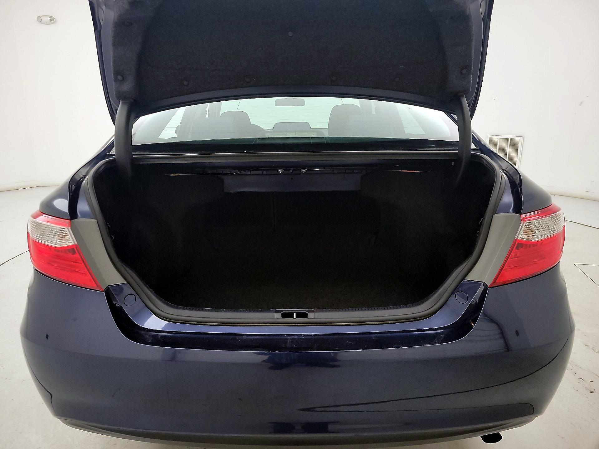 Thumbnail: 2015 Toyota Camry - 20