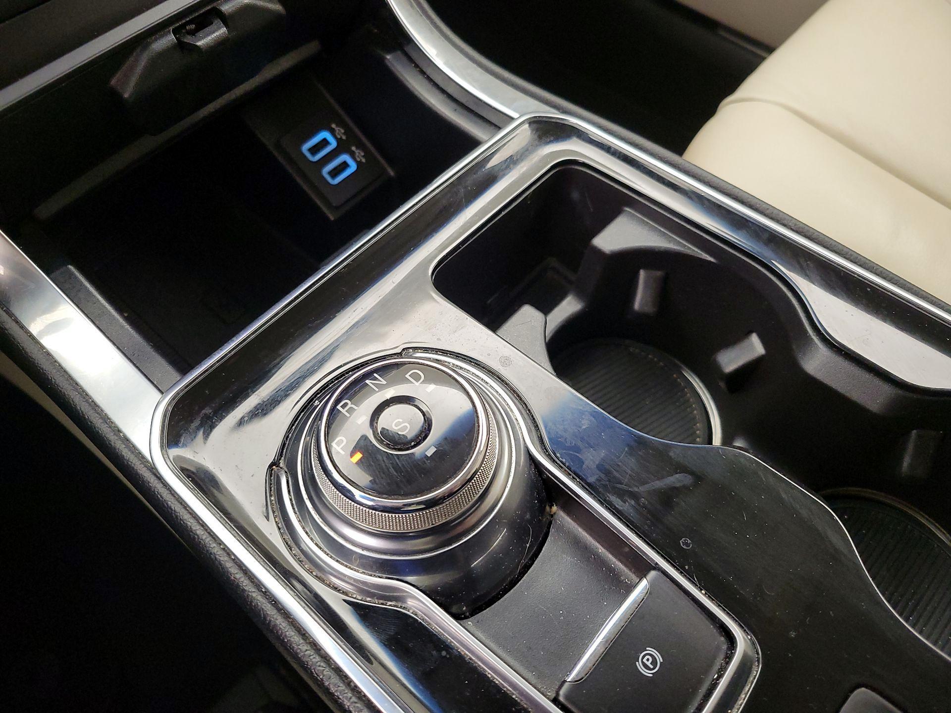 Thumbnail: 2019 Ford Edge - 18