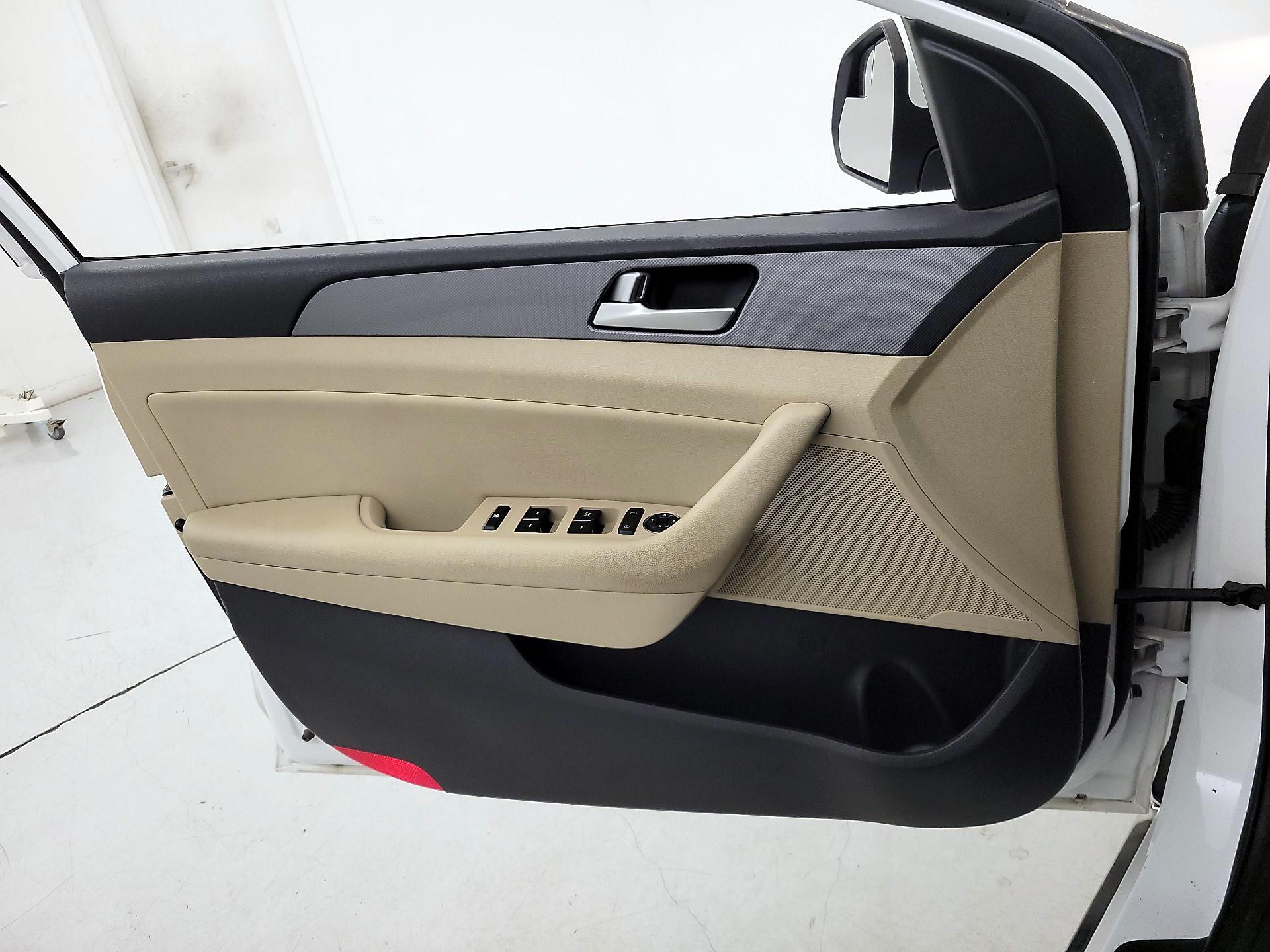 Thumbnail: 2017 Hyundai Sonata - 12