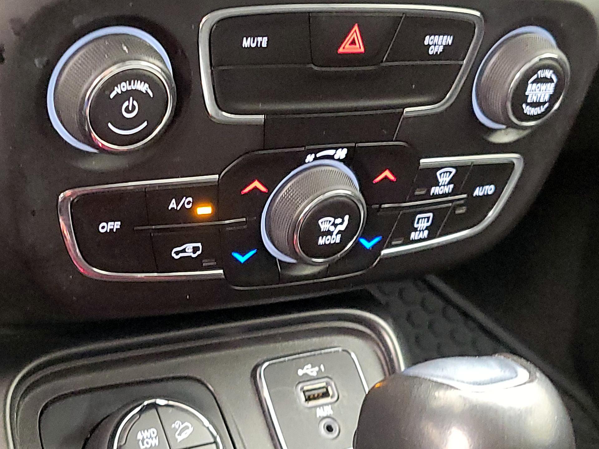 Thumbnail: 2020 Jeep Compass - 16