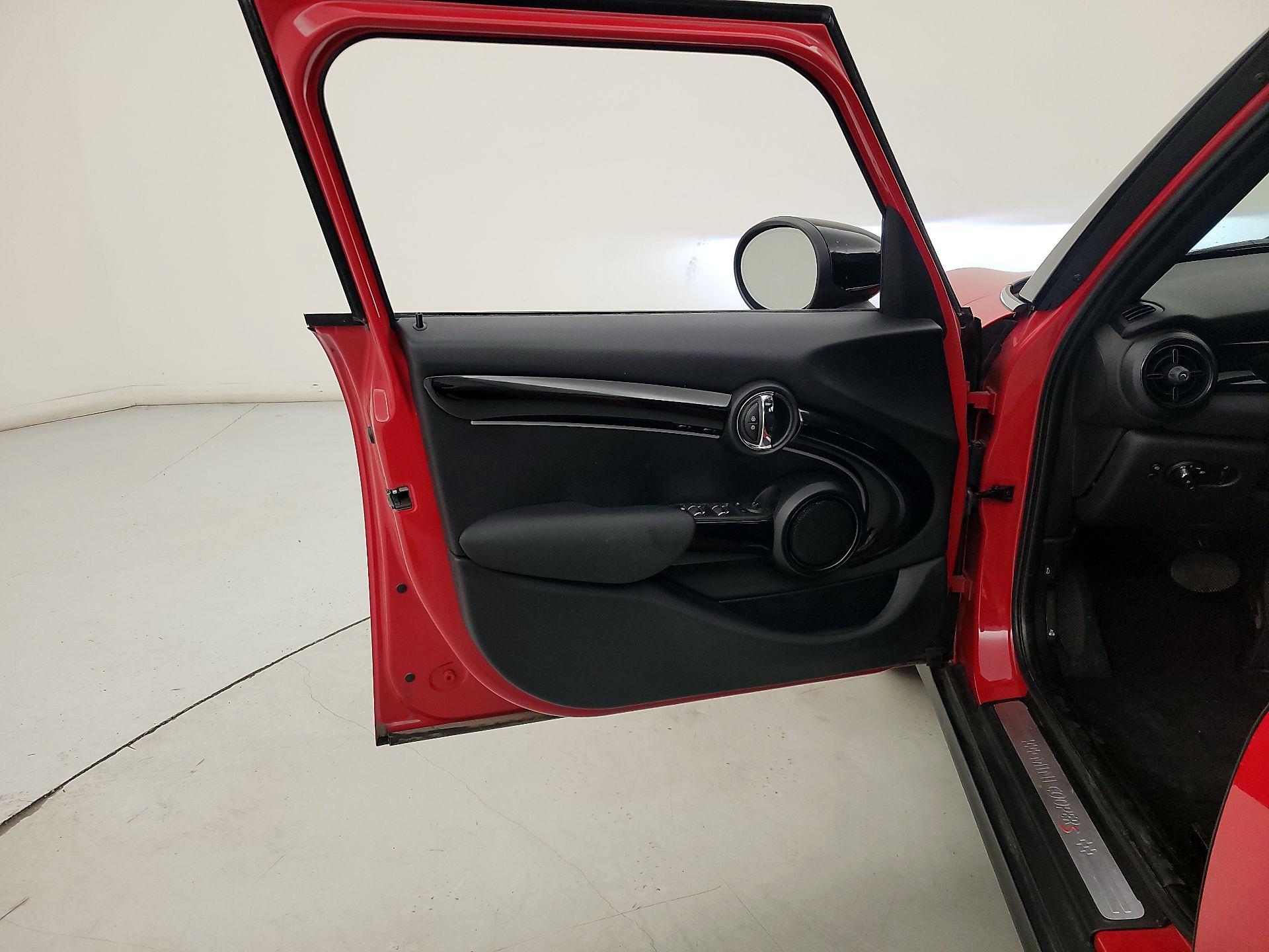 Thumbnail: 2022 MINI Cooper Hardtop - 12