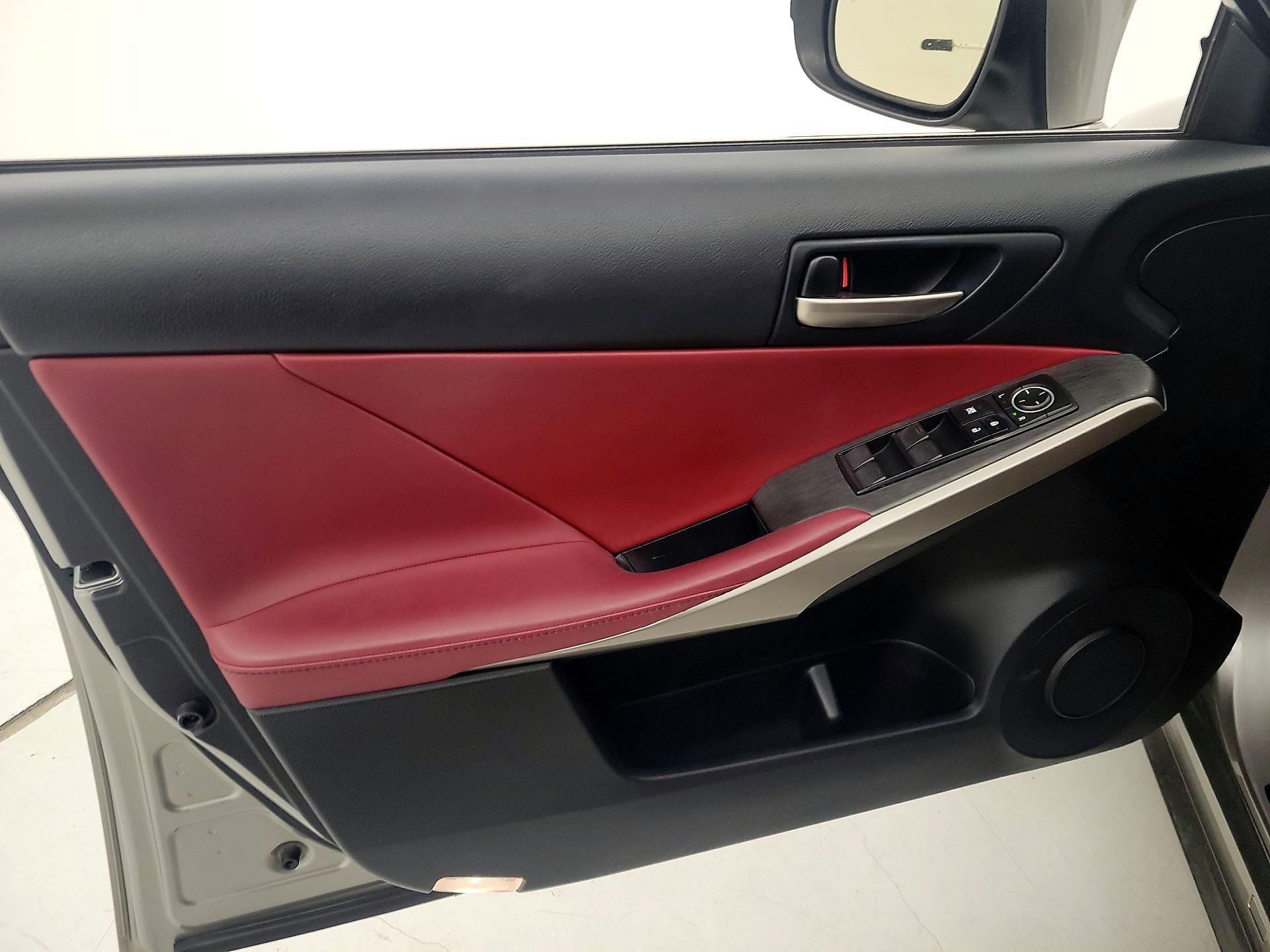 Thumbnail: 2019 Lexus IS - 12