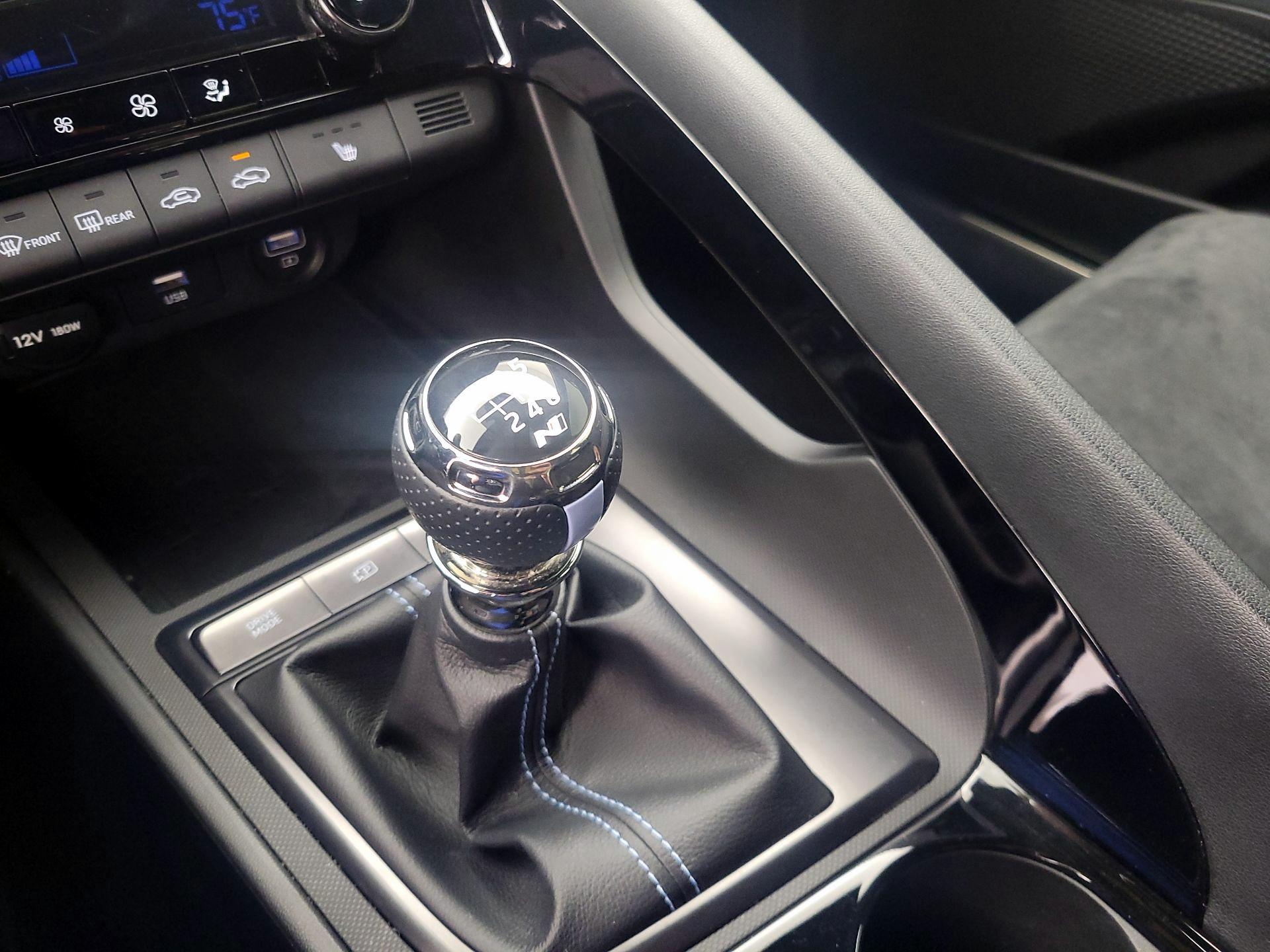 Thumbnail: 2023 Hyundai Elantra - 17