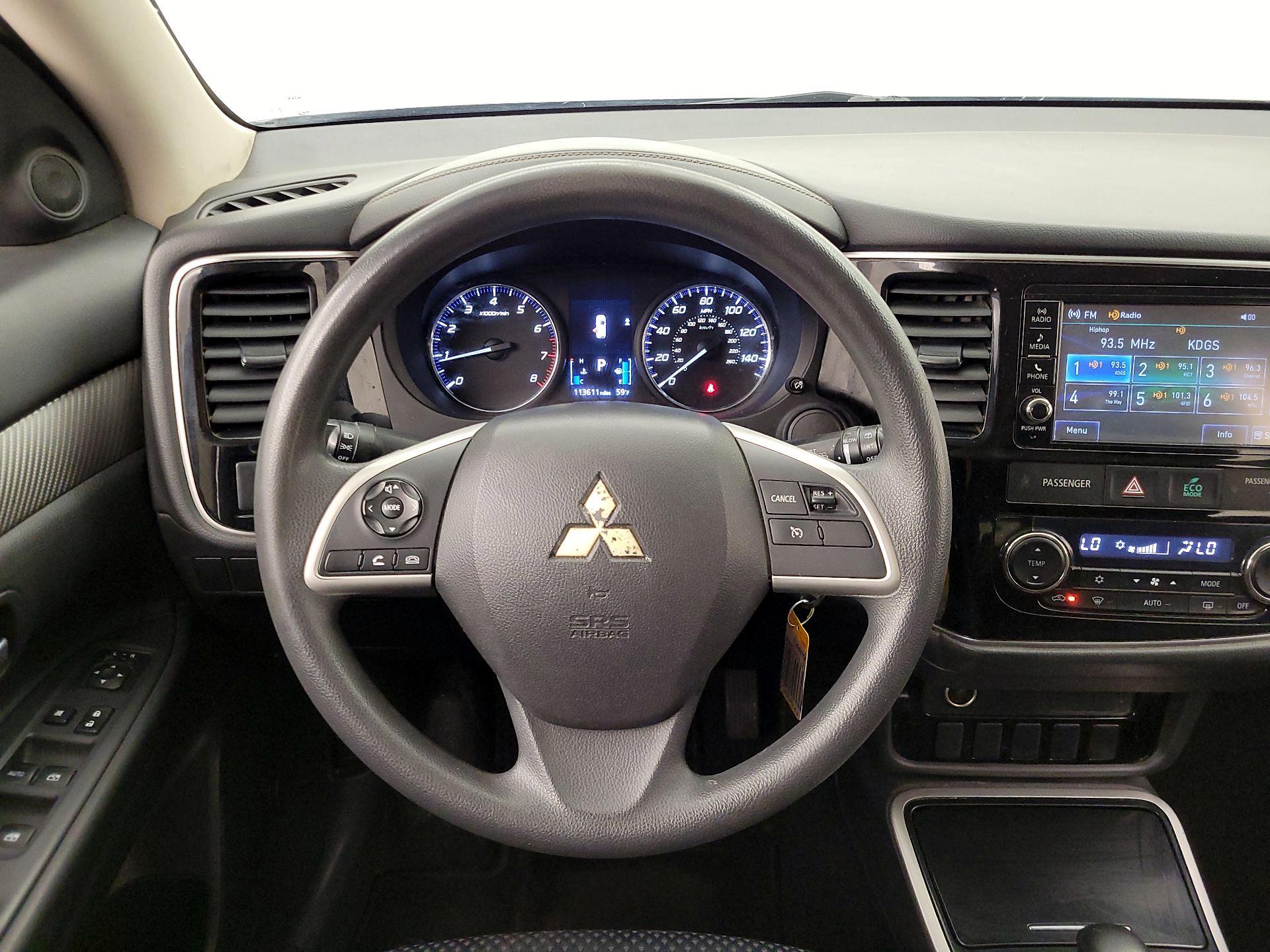 Thumbnail: 2018 Mitsubishi Outlander - 10